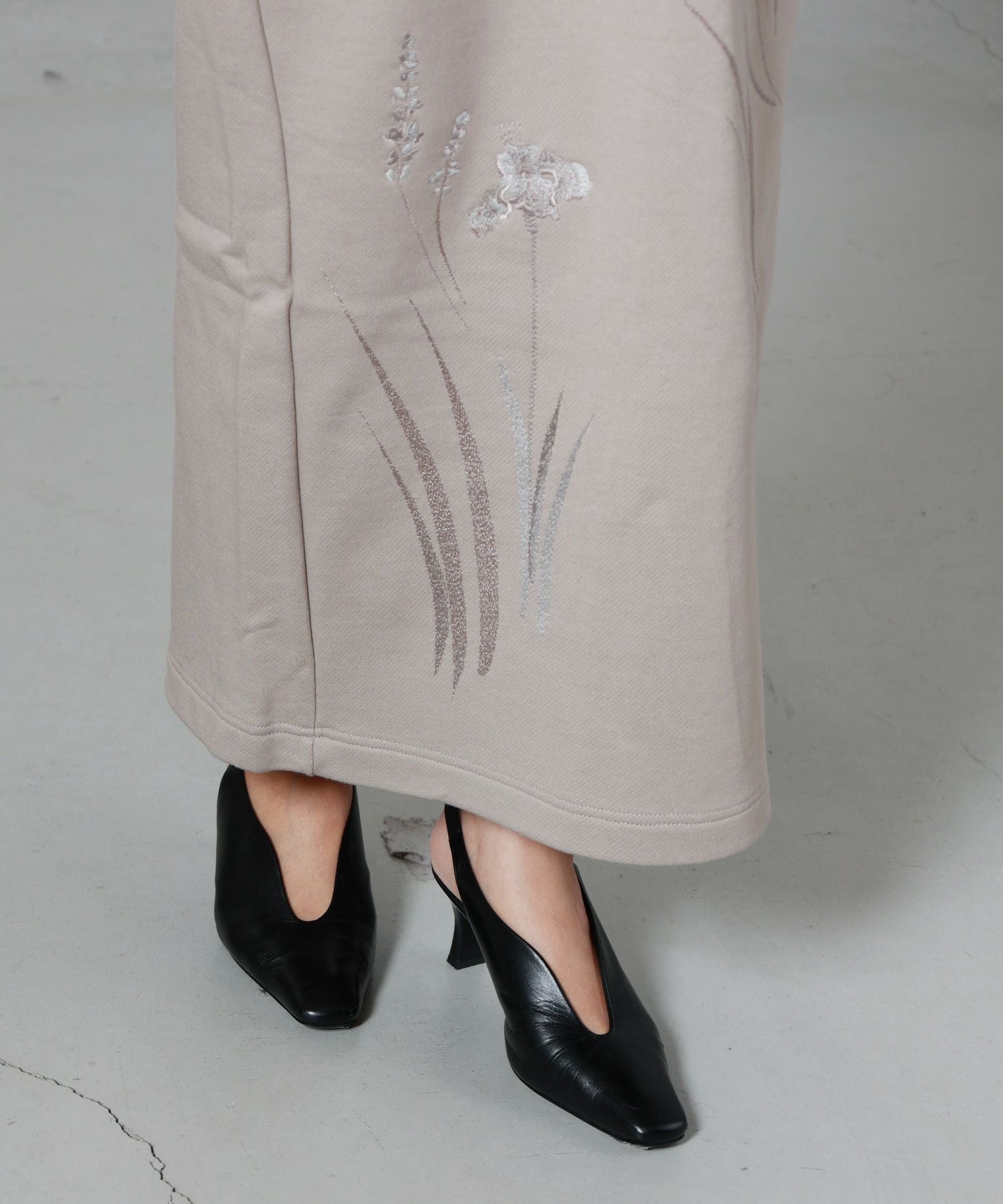 Mame Kurogouchi(マメ クロゴウチ)】 Floral Motif Embroidered