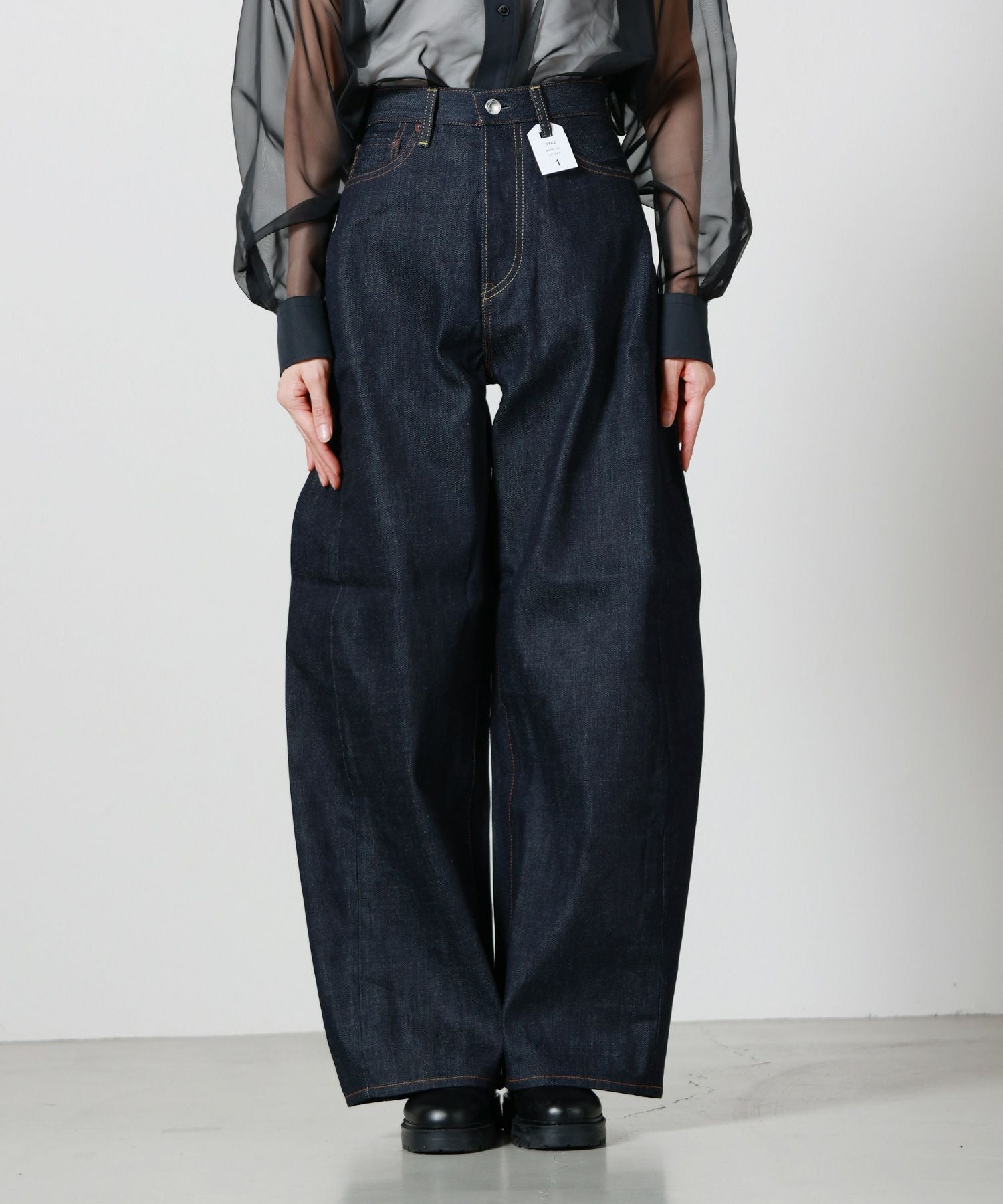 HYKE(ハイク)】 ≪GENDERLESS≫DENIM BARREL-LEG JEANS｜PARIGOT
