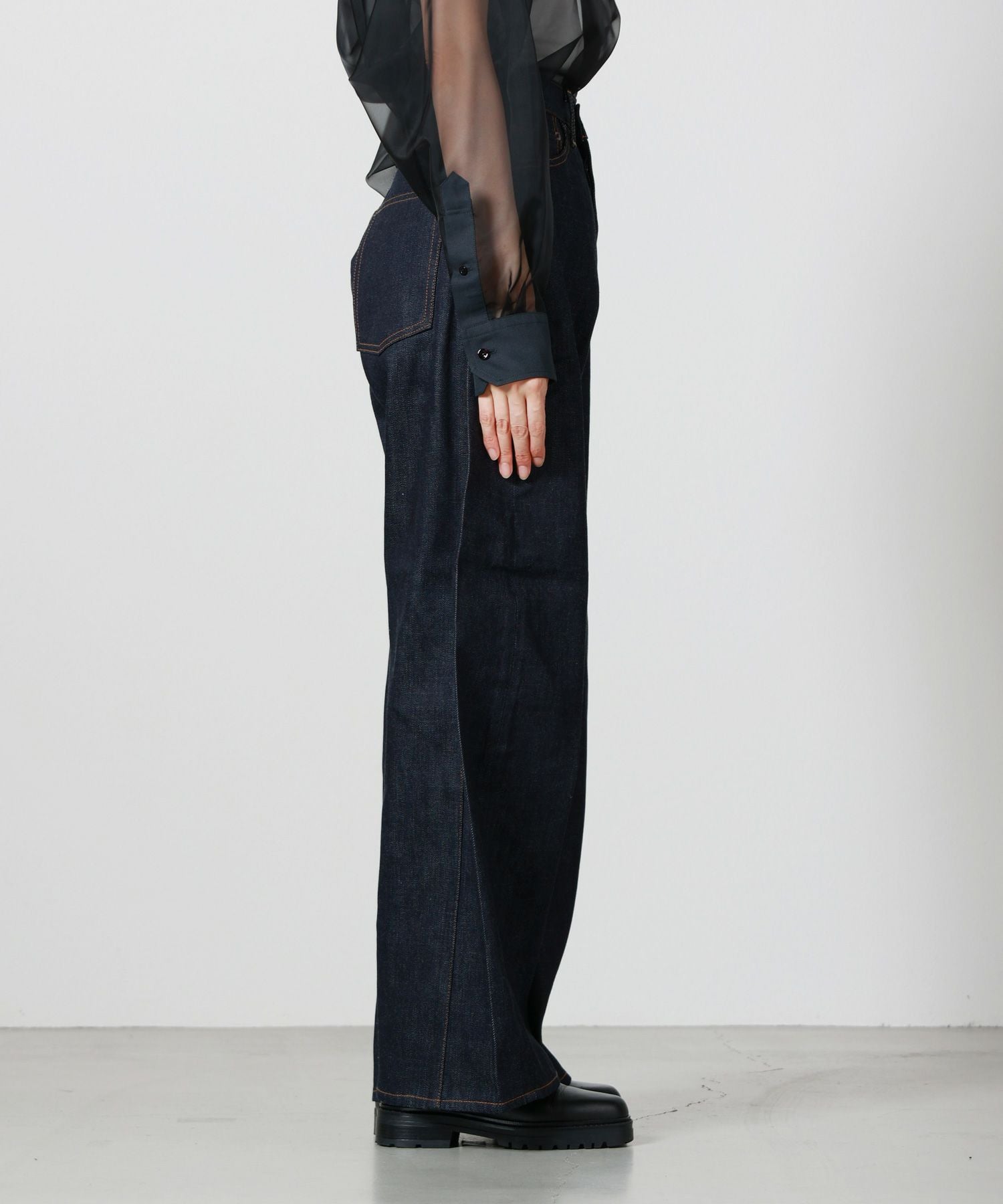 HYKE(ハイク)】 ≪GENDERLESS≫DENIM BARREL-LEG JEANS｜PARIGOT