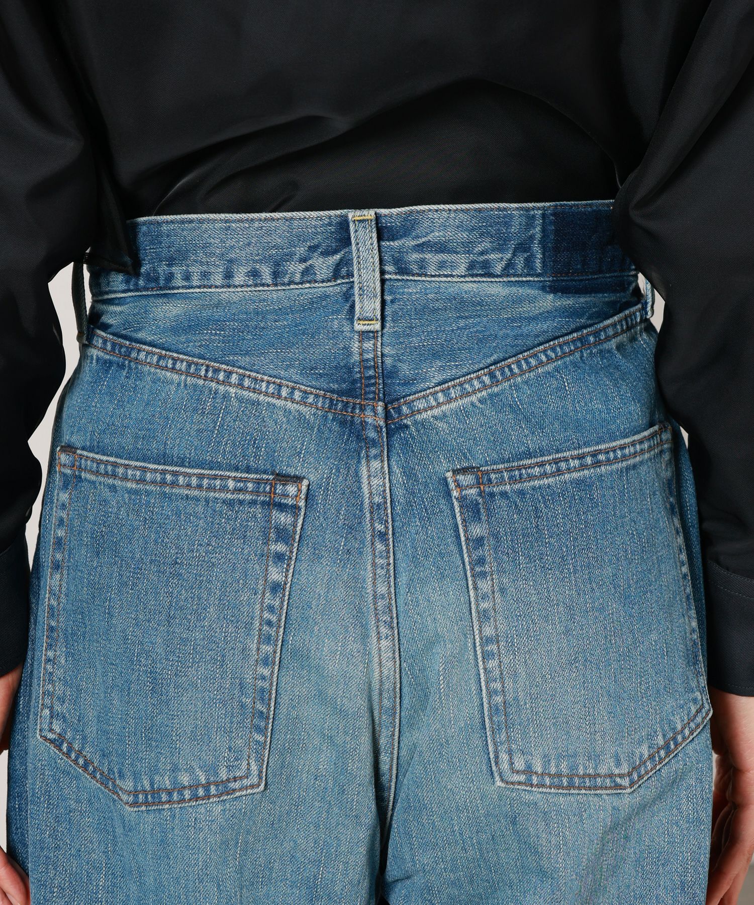 HYKE(ハイク)】 ≪GENDERLESS≫DENIM BARREL-LEG JEANS｜PARIGOT