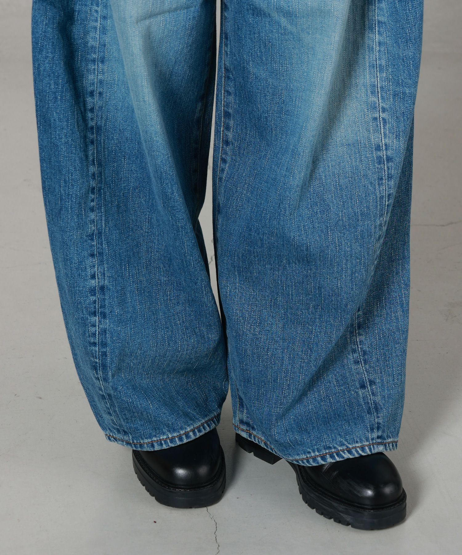 HYKE(ハイク)】 ≪GENDERLESS≫DENIM BARREL-LEG JEANS｜PARIGOT