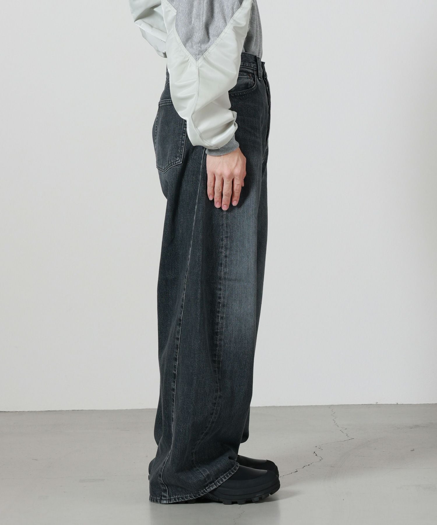 HYKE(ハイク)】 ≪GENDERLESS≫DENIM BARREL-LEG JEANS｜PARIGOT