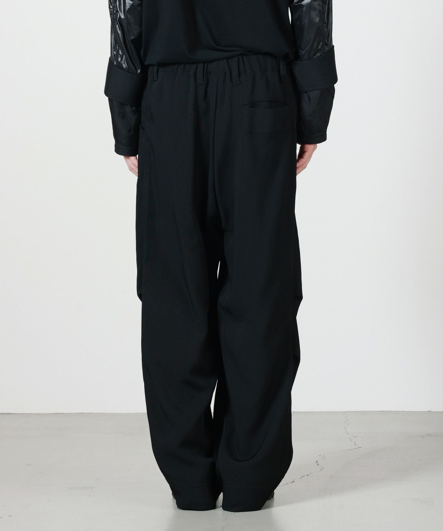 OVERCOAT(オーバーコート)】 CARGO PANTS IN RAYON TRICOTINE｜PARIGOT