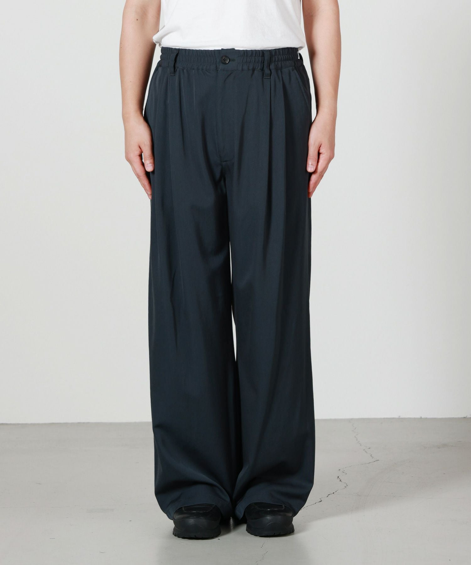 YOKE ネイビー ウール　スラックス サイズ3 YOKE(ヨーク)】Wool Washer Twill 2pleated Wide-leg Easy Trousers