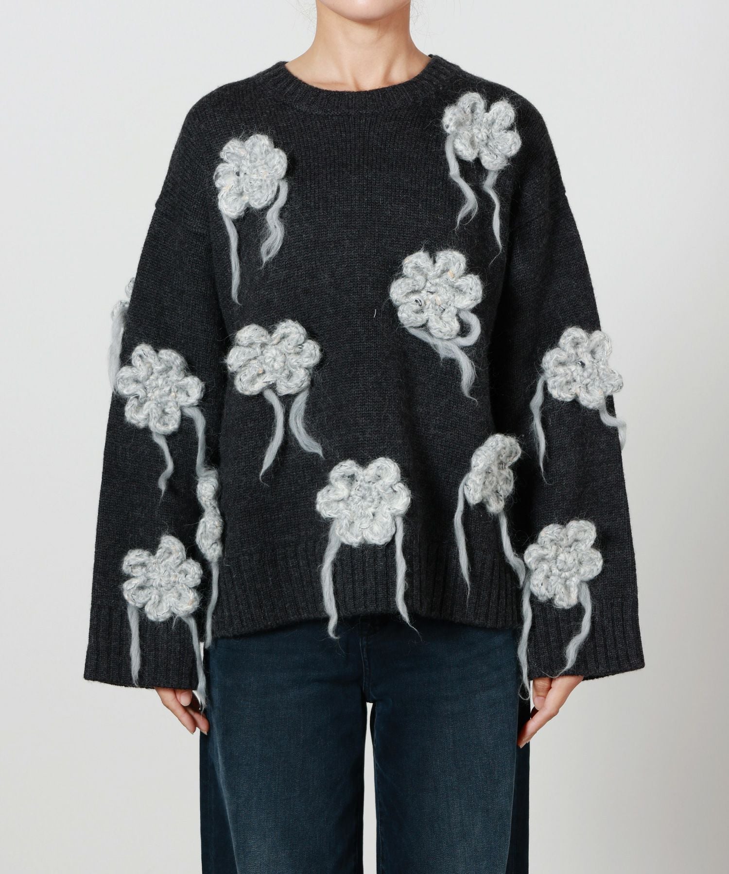 GANNI(ガニー)】 Flower Crochet Sweater｜PARIGOT ONLINE（パリゴ