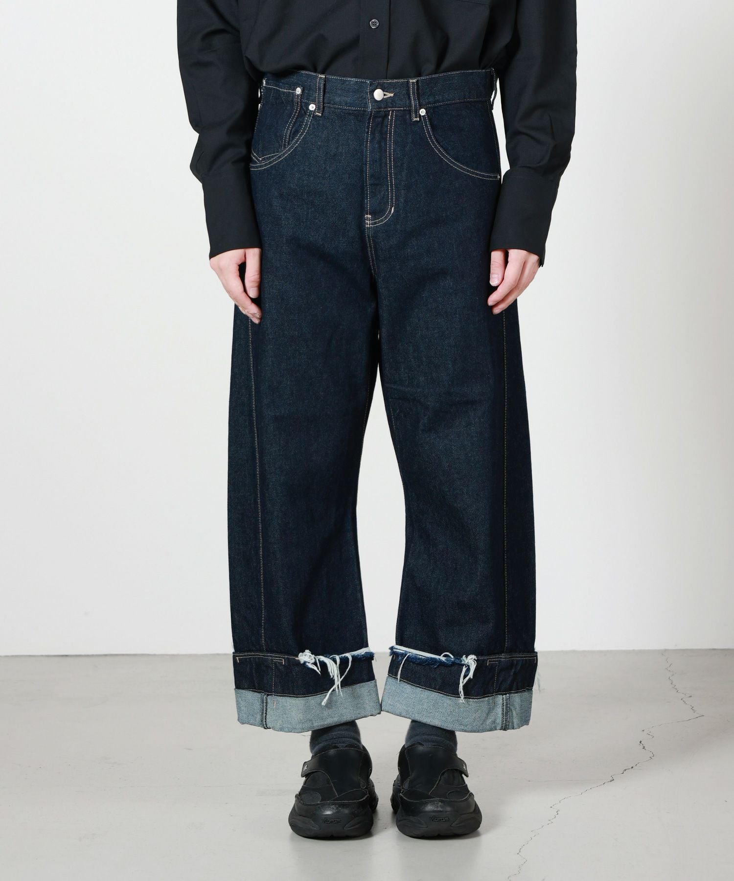 MARINA YEE(マリナイー)】 DEANBLUE OVERSIZED JEANS TROUSERS