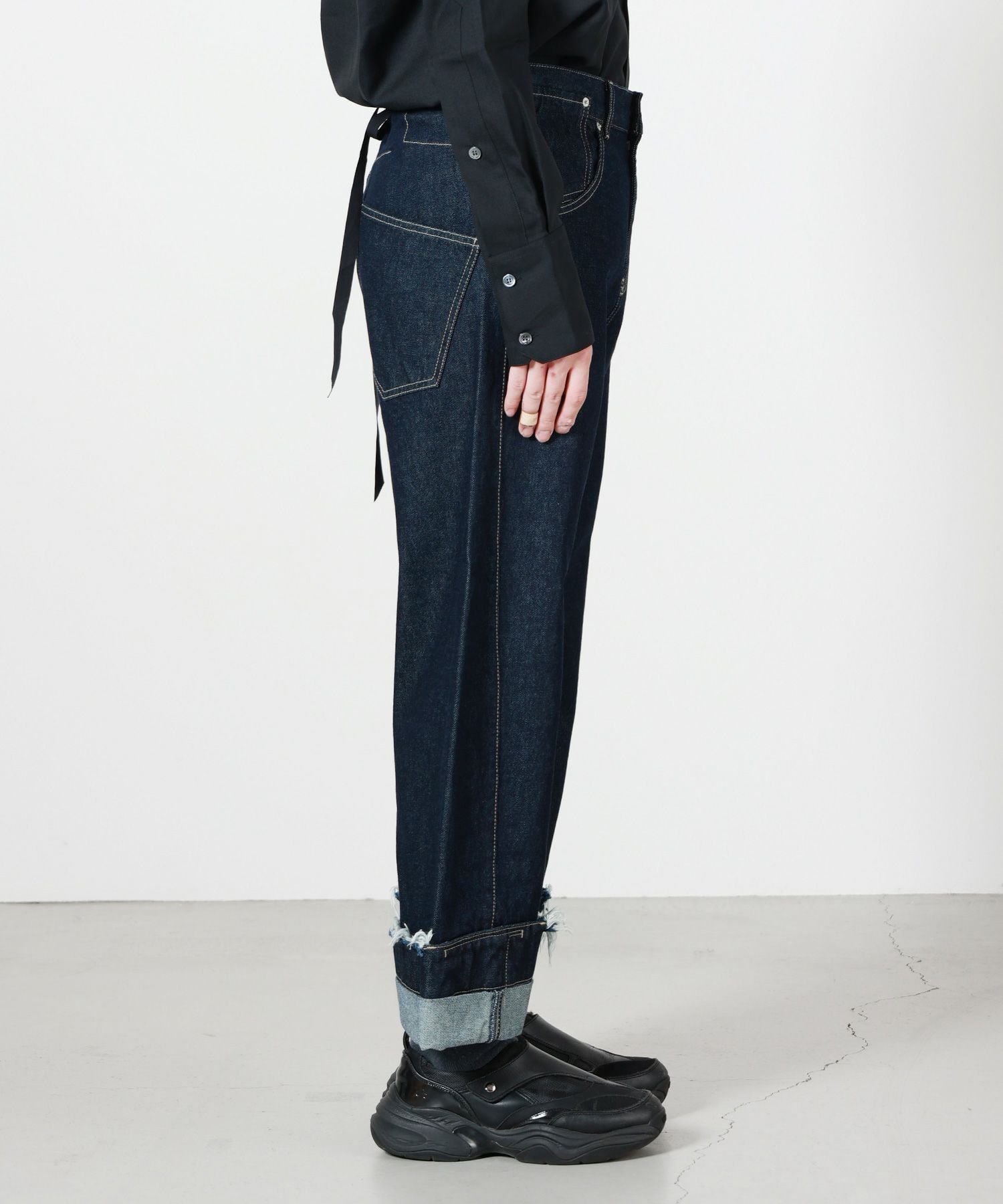 MARINA YEE(マリナイー)】 DEANBLUE OVERSIZED JEANS TROUSERS