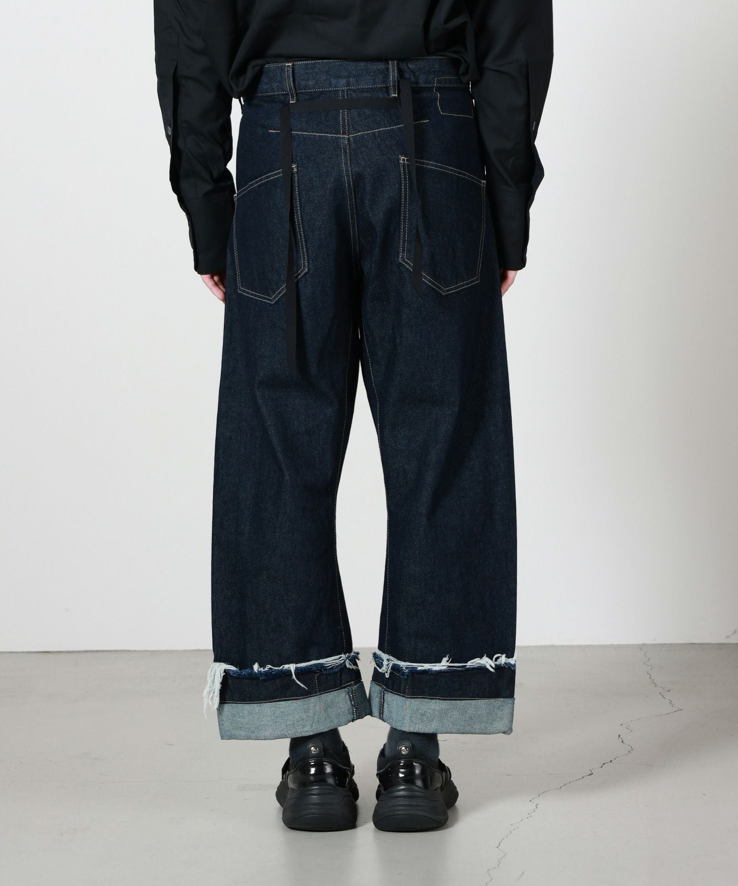 MARINA YEE(マリナイー)】 DEANBLUE OVERSIZED JEANS TROUSERS