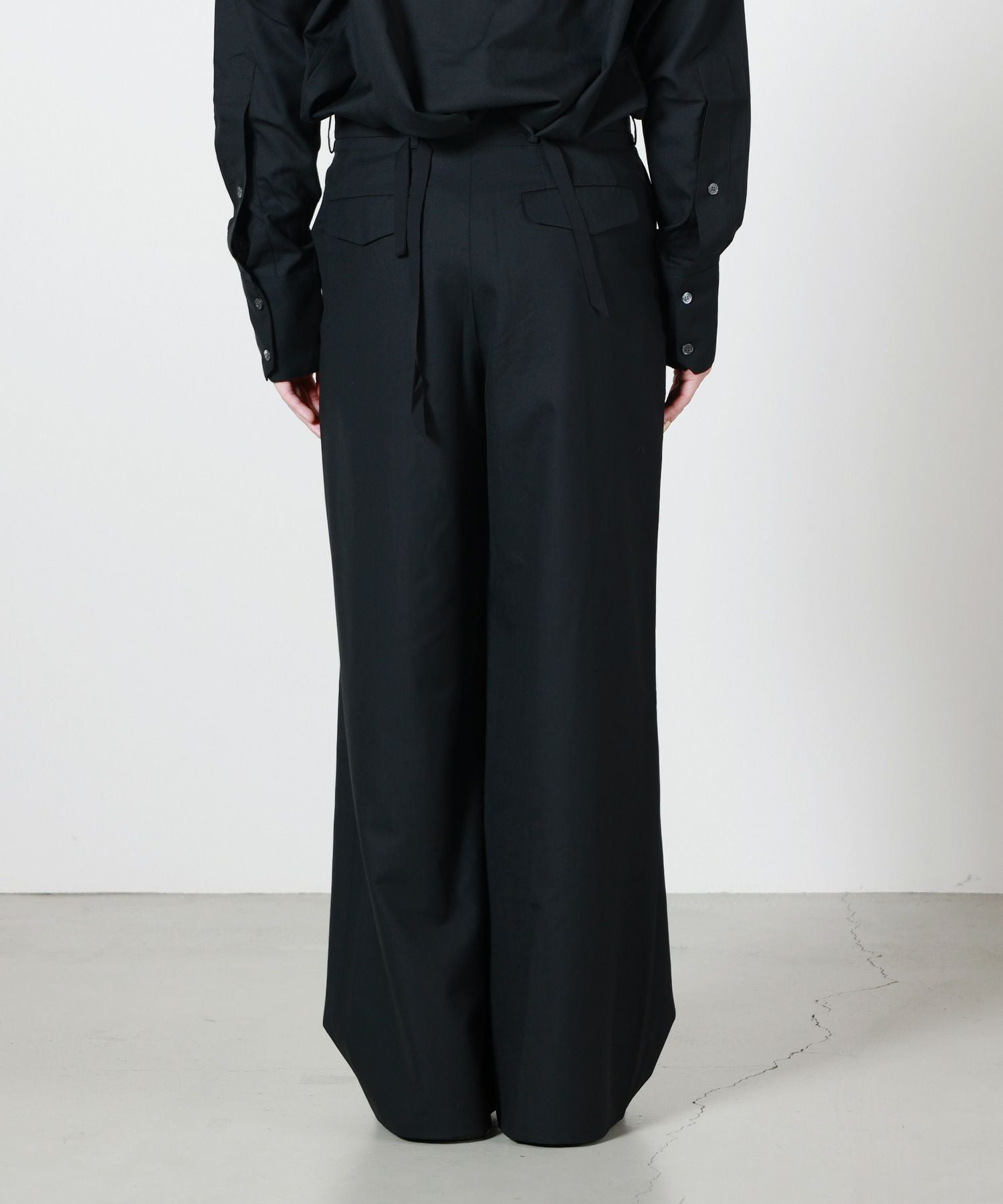 MARINA YEE(マリナイー)】 DUNE/Wide-legged pleated trousers