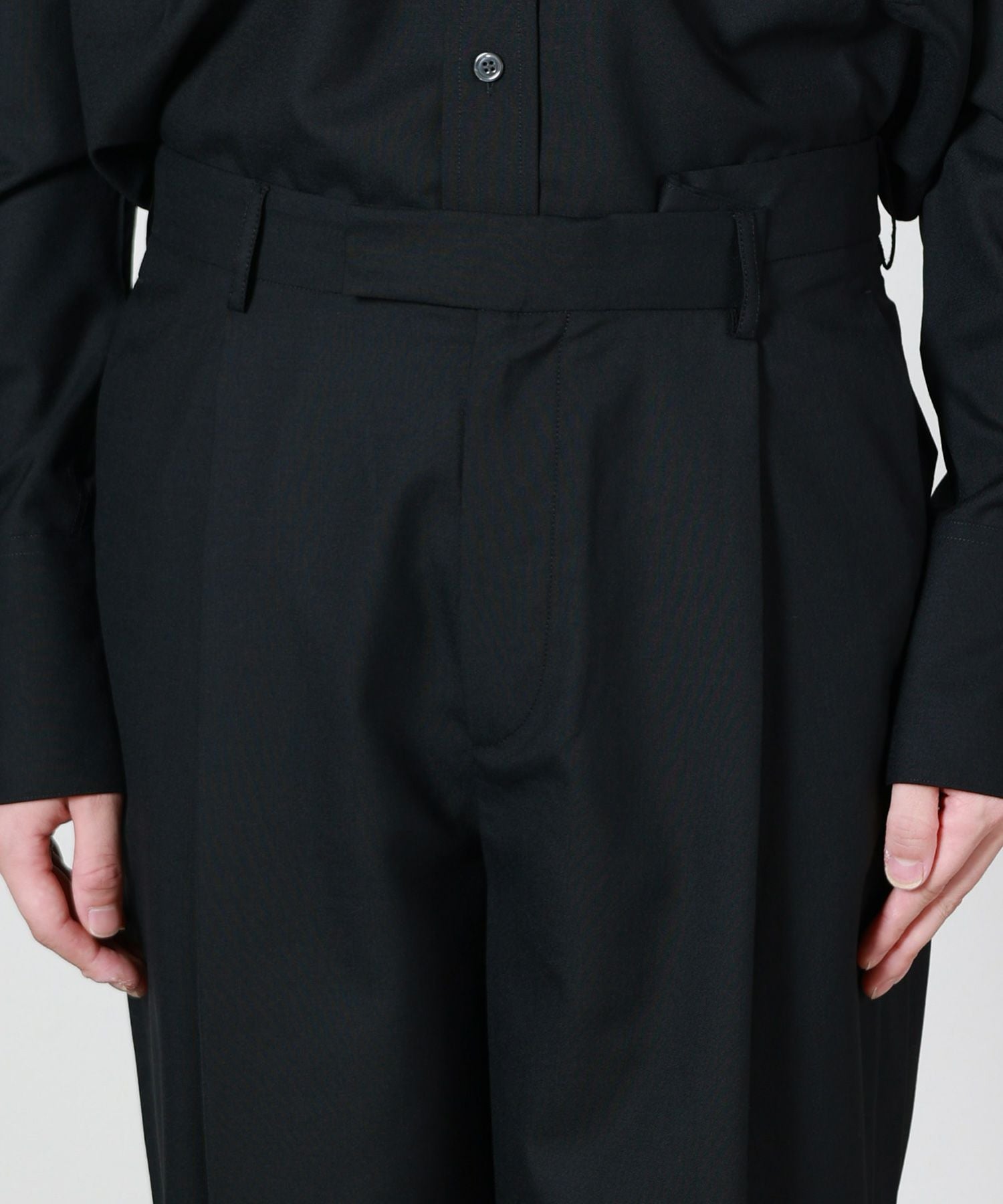 MARINA YEE(マリナイー)】 DUNE/Wide-legged pleated trousers