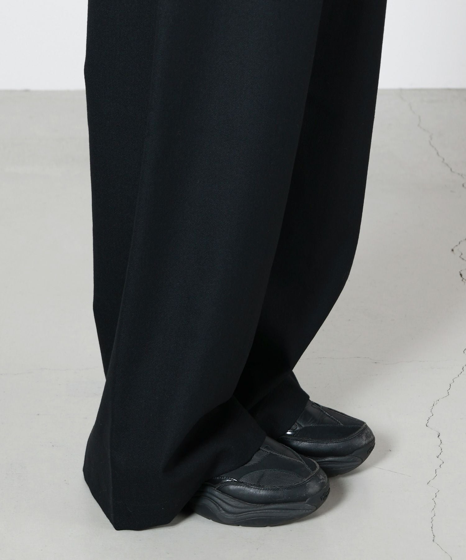 MARINA YEE(マリナイー)】 Wide-legged elasticated trousers｜PARIGOT
