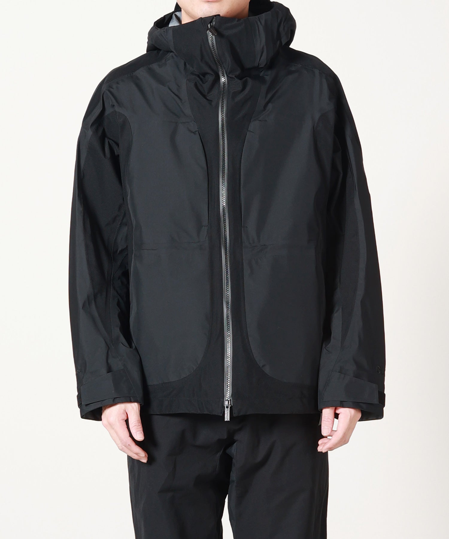 White Mountaineering(ホワイトマウンテニアリング)】 GORE-TEX HOODED