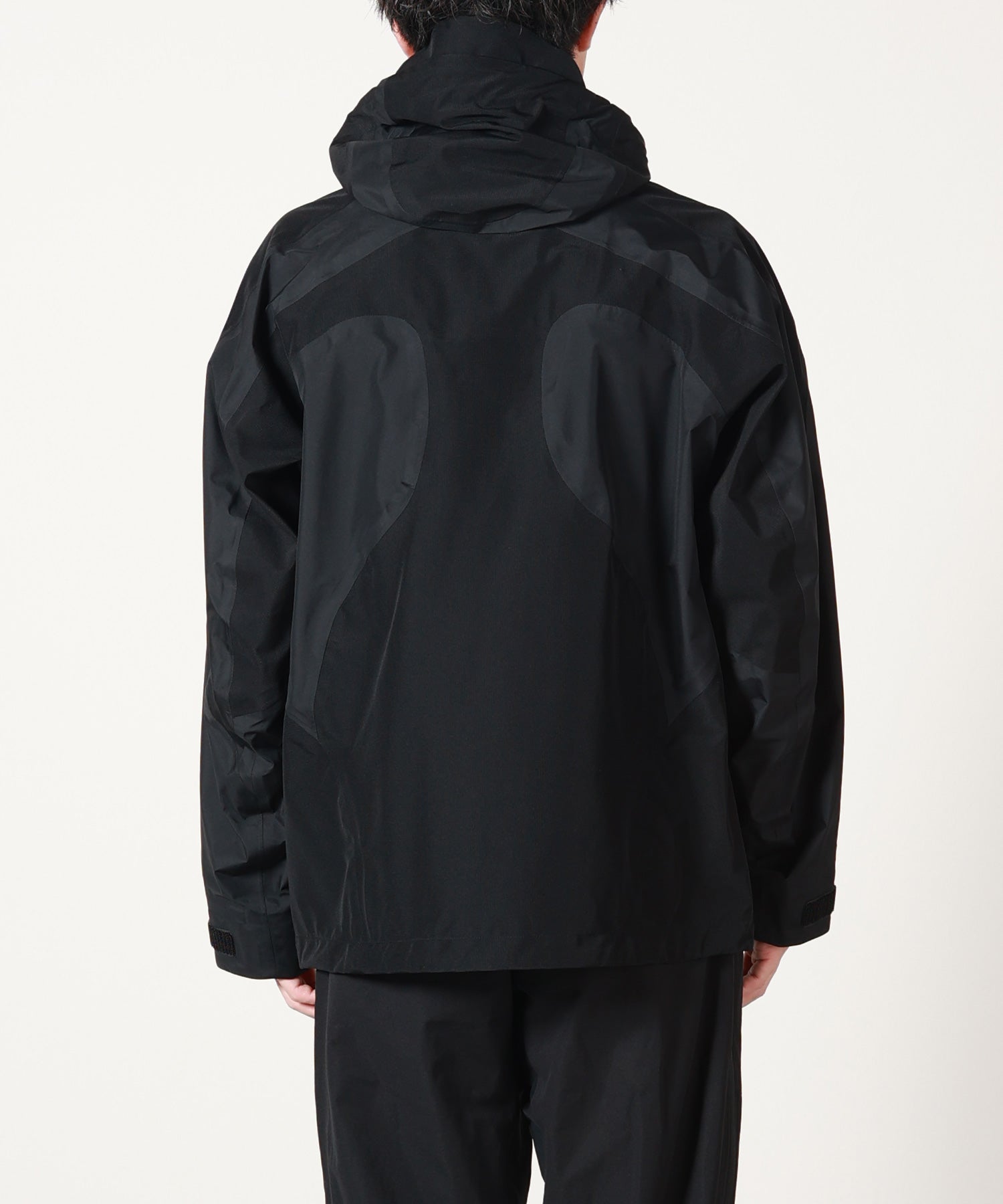 White Mountaineering(ホワイトマウンテニアリング)】 GORE-TEX HOODED