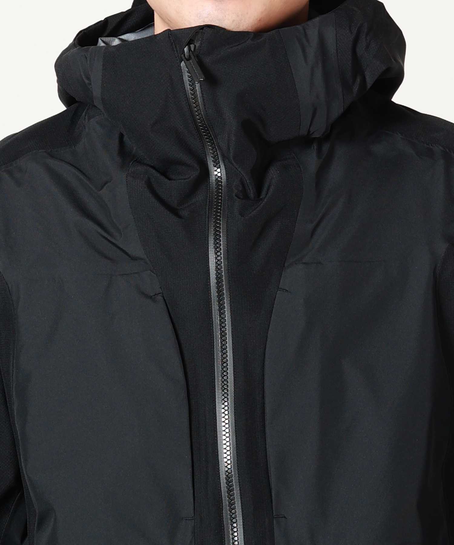 White Mountaineering(ホワイトマウンテニアリング)】 GORE-TEX HOODED