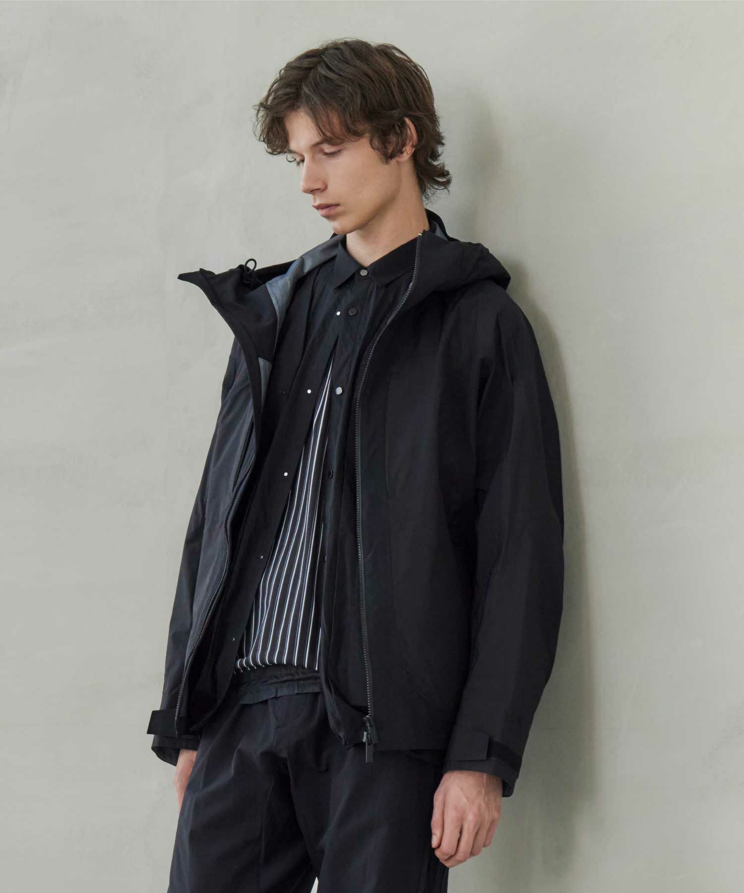 White Mountaineering(ホワイトマウンテニアリング)】 GORE-TEX HOODED