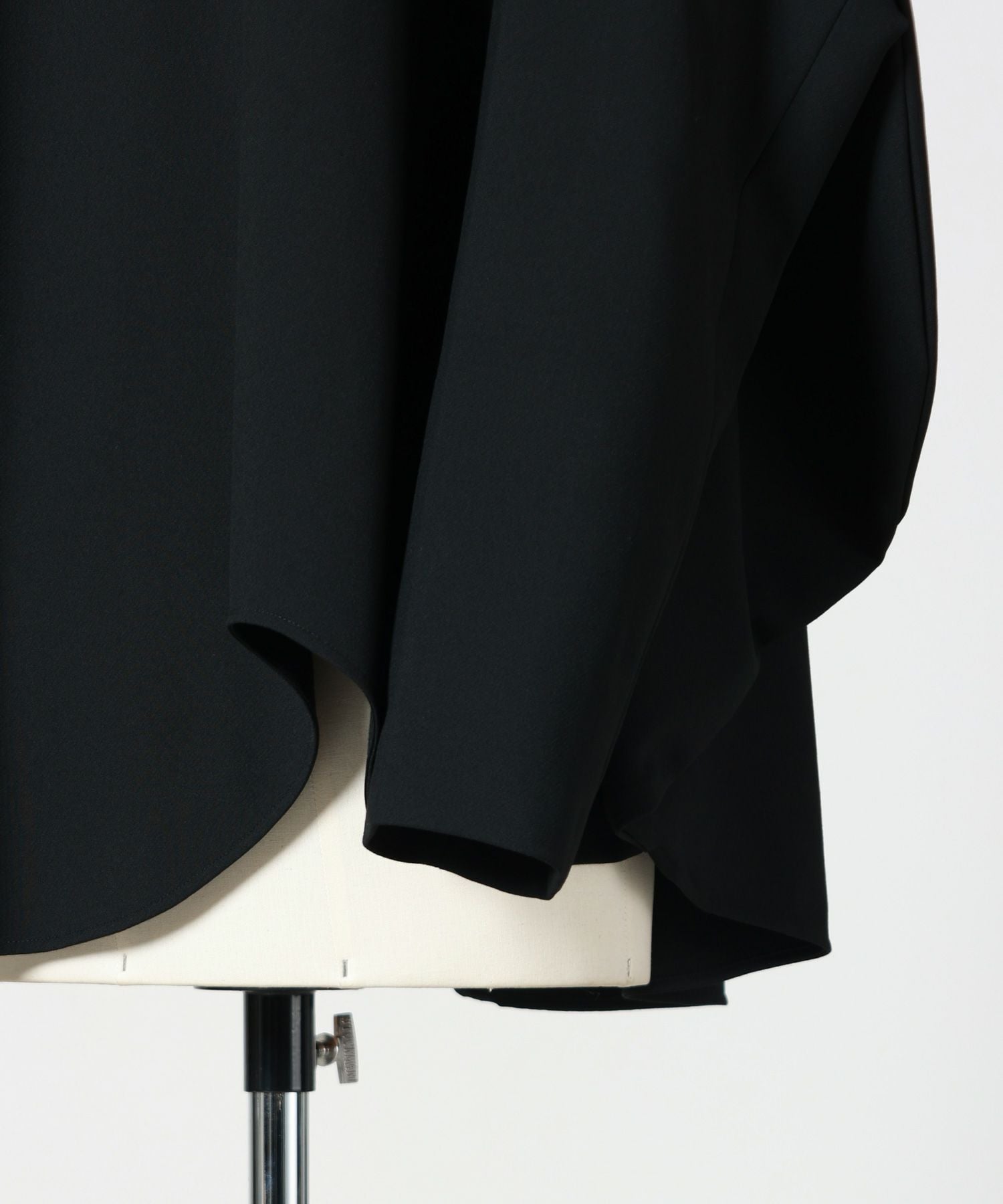 ENFOLD(エンフォルド)】 CURVED-FORM PULLOVER｜PARIGOT ONLINE