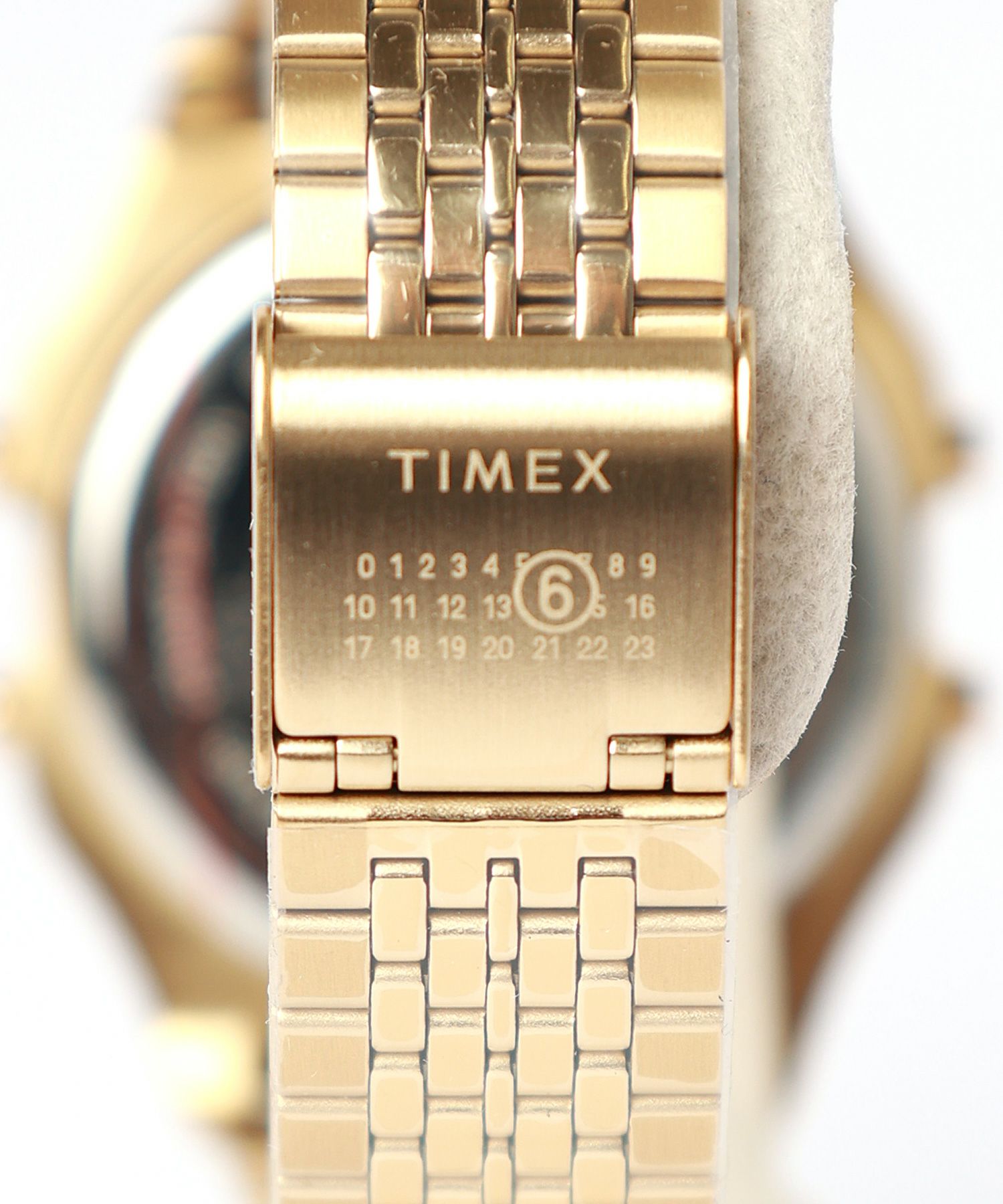 MM6 Maison Margiela(エムエムシックス メゾン マルジェラ)】 Timex x