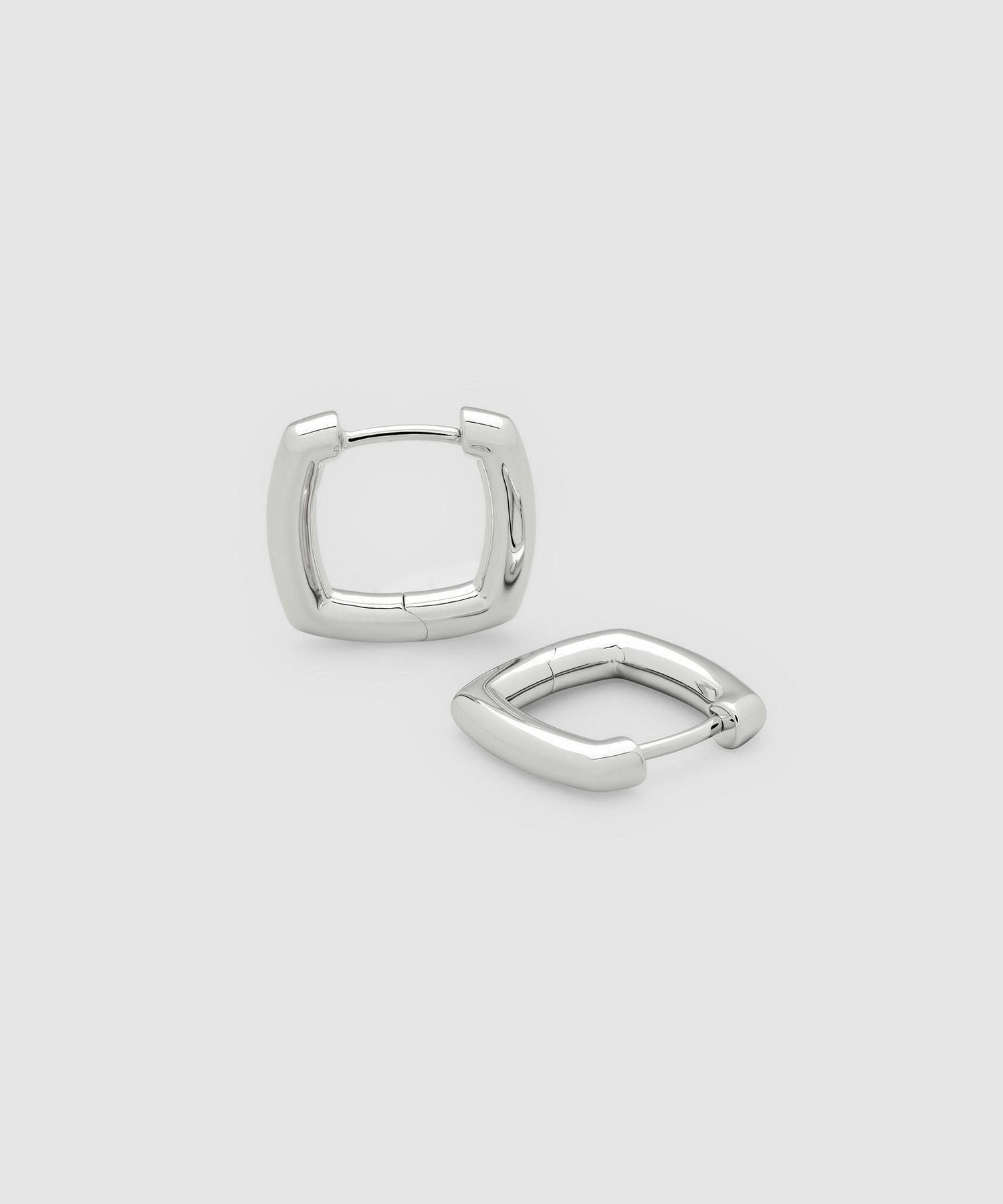TOM WOOD(トムウッド)】 Frame Hoops Small ピアス｜PARIGOT ONLINE