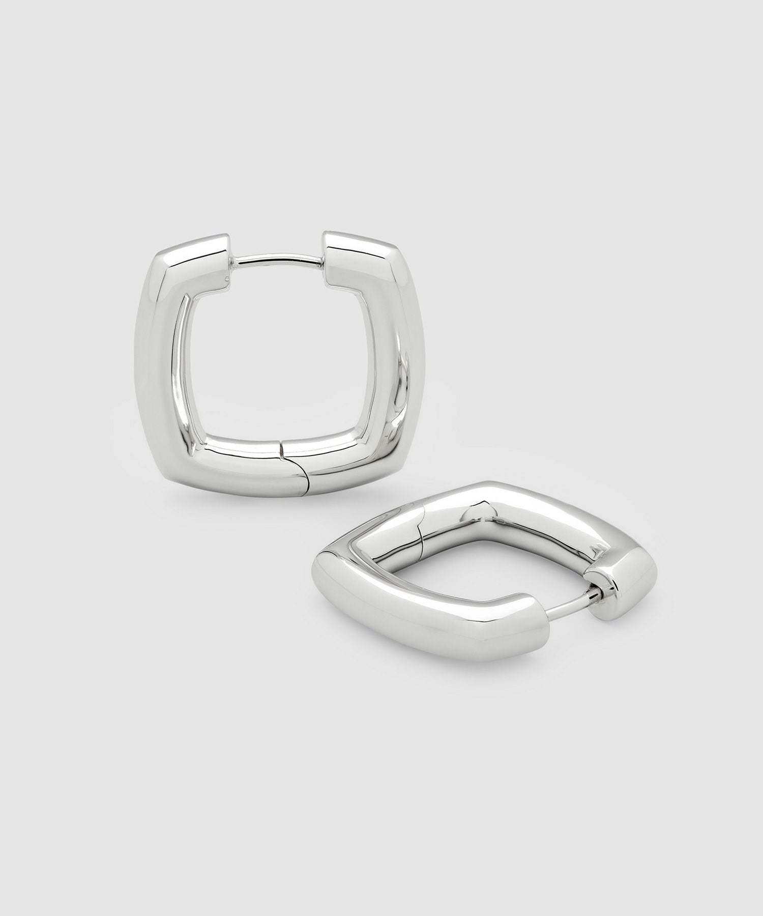 TOM WOOD(トムウッド)】 Frame Hoops Medium ピアス｜PARIGOT ONLINE