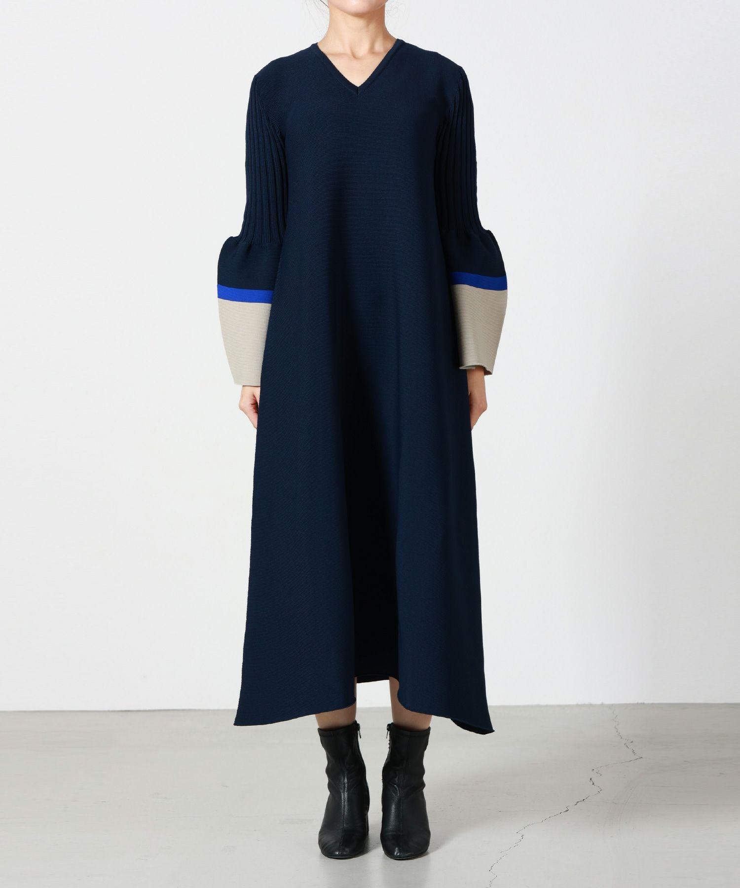 【美品】  CFCL / シーエフシーエル | ベルスリーブ Vネック ブラウス | F | ブラウン系 | レディース 美品】 CFCL / シーエフシーエル | ベルスリーブ Vネック ブラウス | F