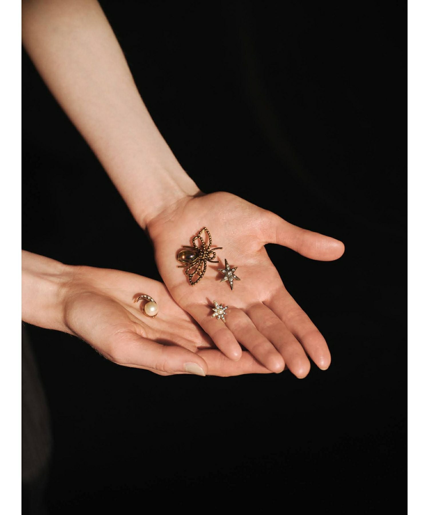 ADER.bijoux(アデル ビジュー)】 CUTSTEEL bee brooch｜PARIGOT ONLINE