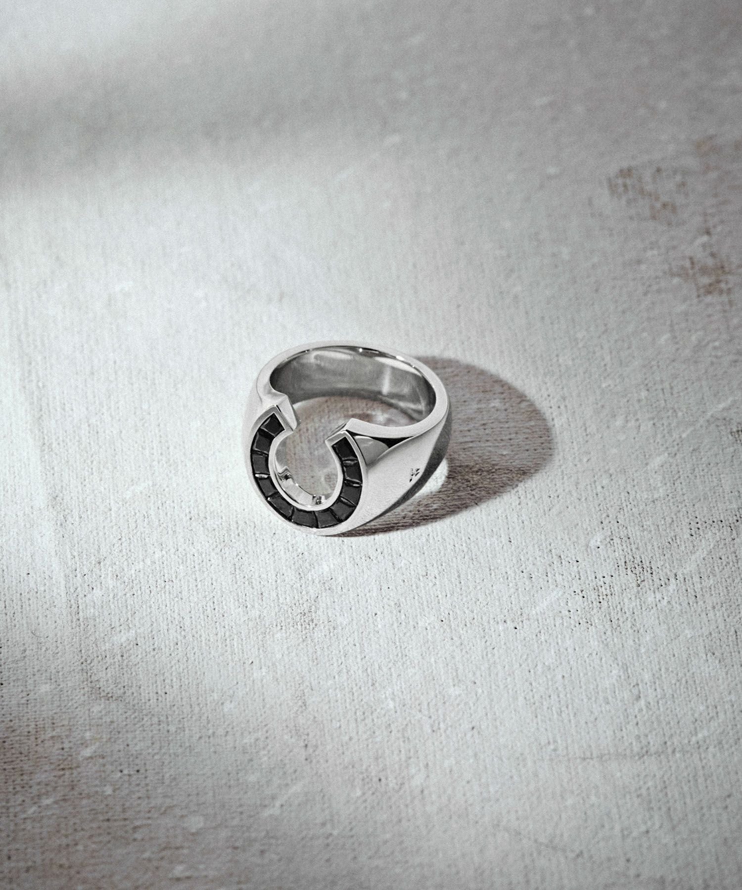 TOM WOOD(トムウッド)】 Felix Black Spinel リング｜PARIGOT ONLINE