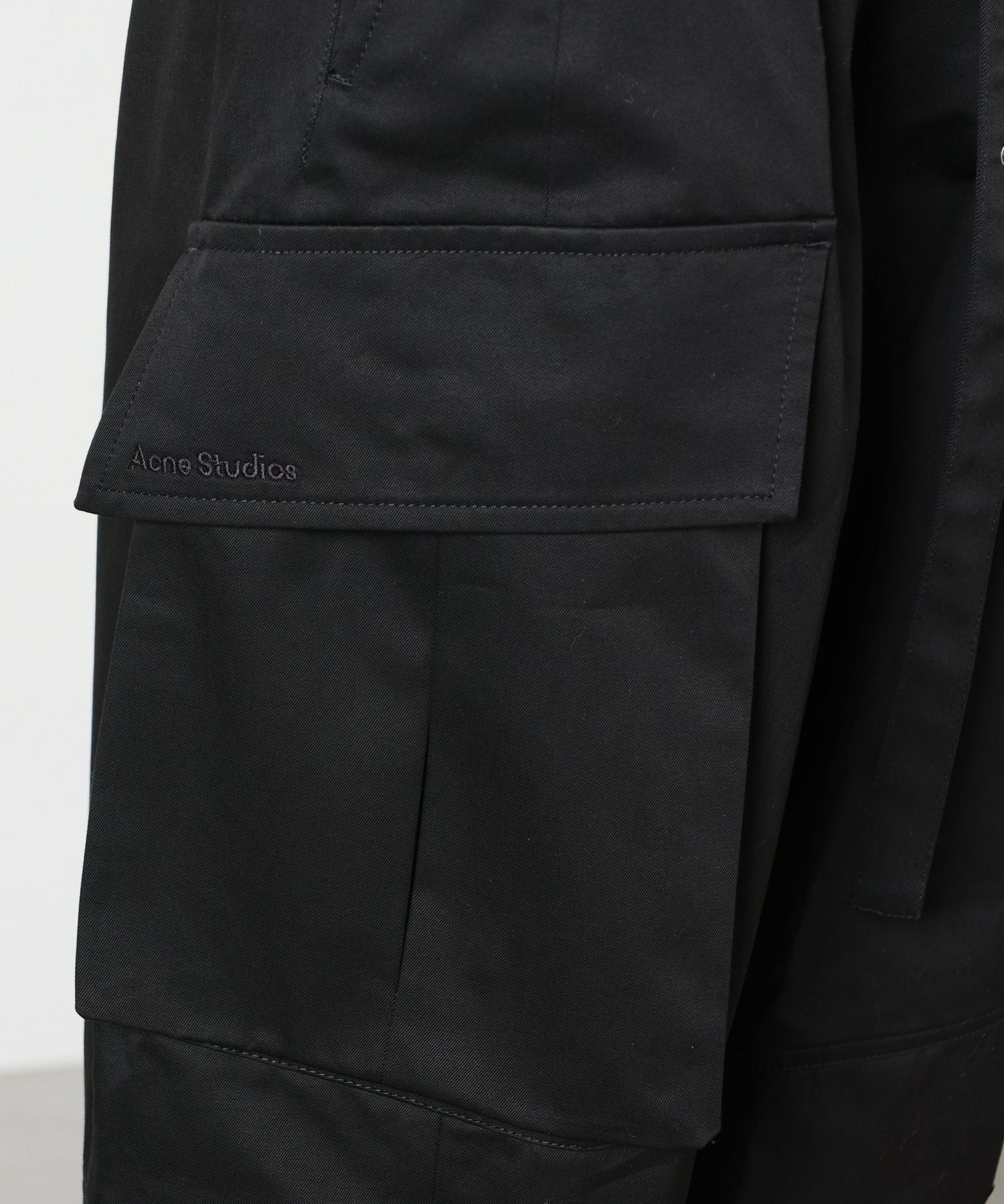 Acne Studios(アクネストゥディオズ)】 ツイルカーゴトラウザーズ