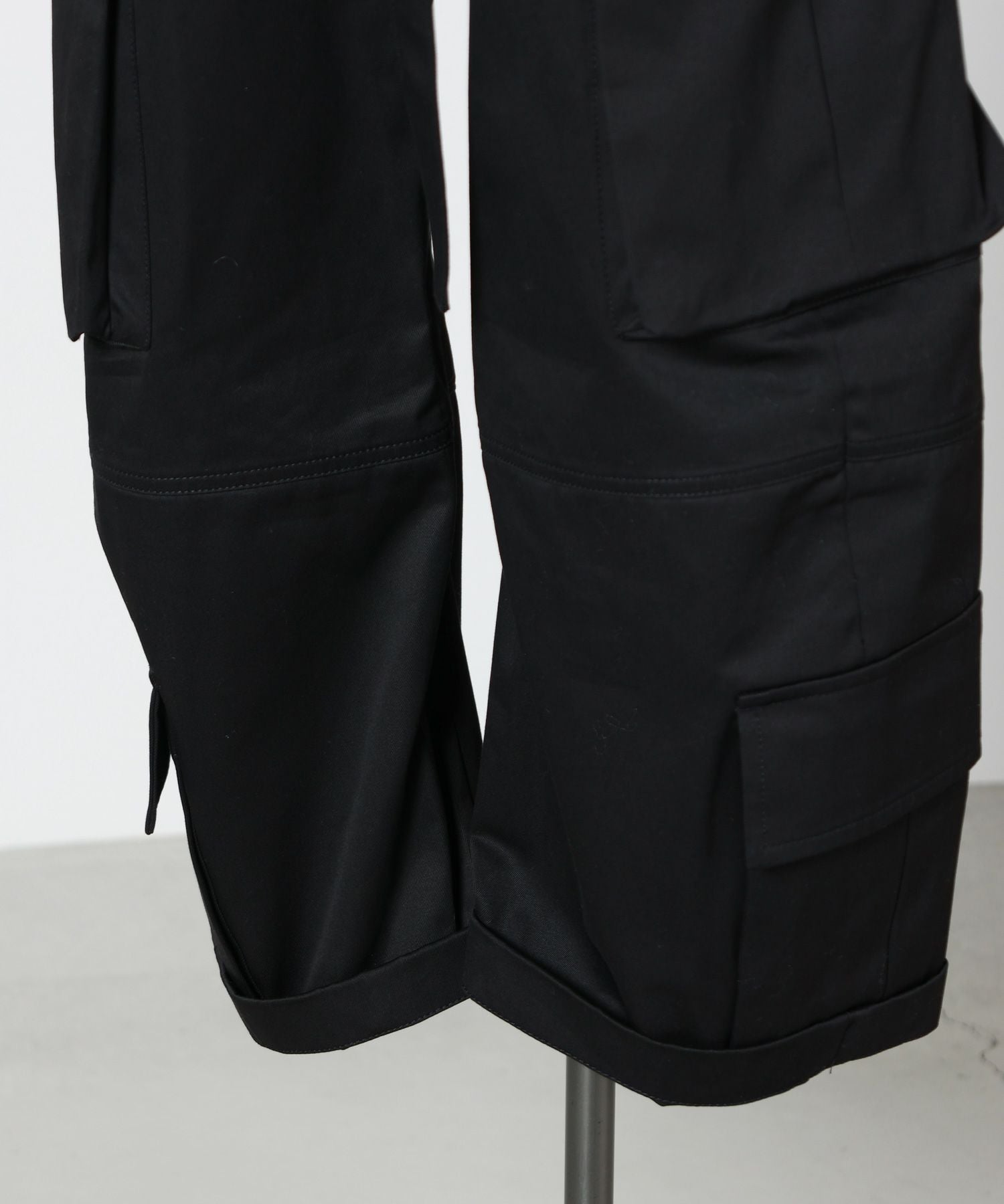 Acne Studios(アクネストゥディオズ)】 ツイルカーゴトラウザーズ