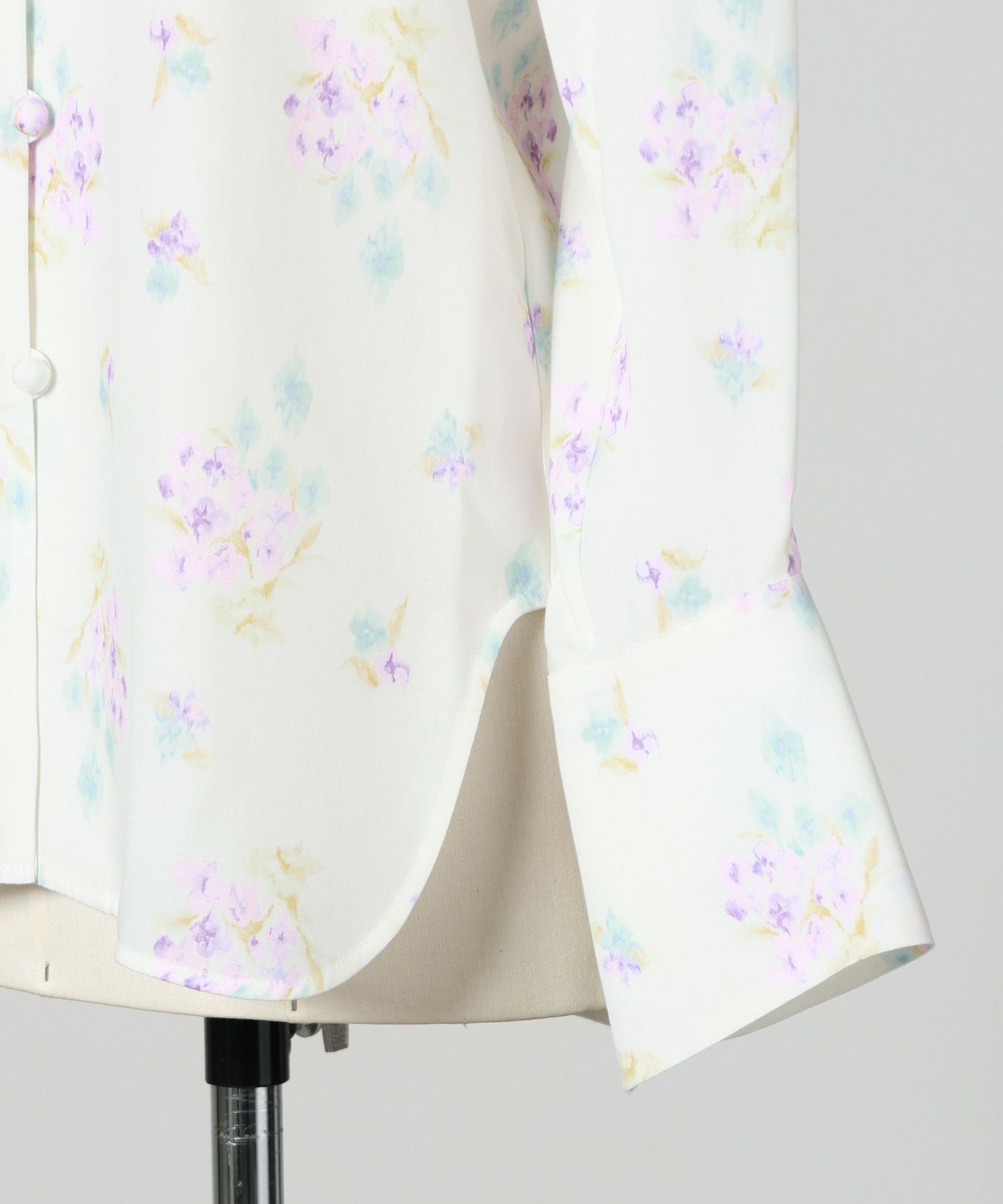 Mame Kurogouchi(マメ クロゴウチ)】 Floral Motif Printed Shirt