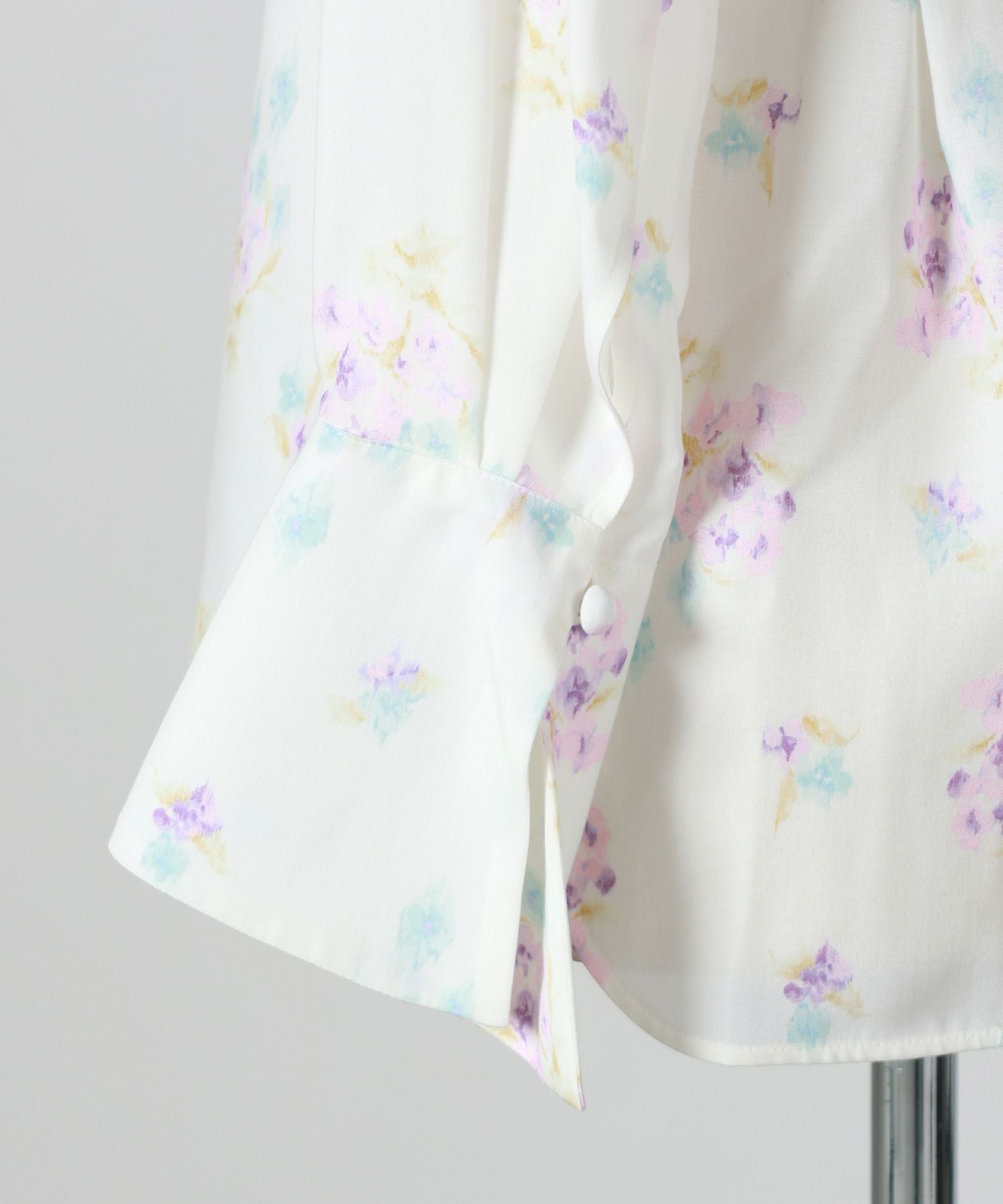 Mame Kurogouchi(マメ クロゴウチ)】 Floral Motif Printed Shirt