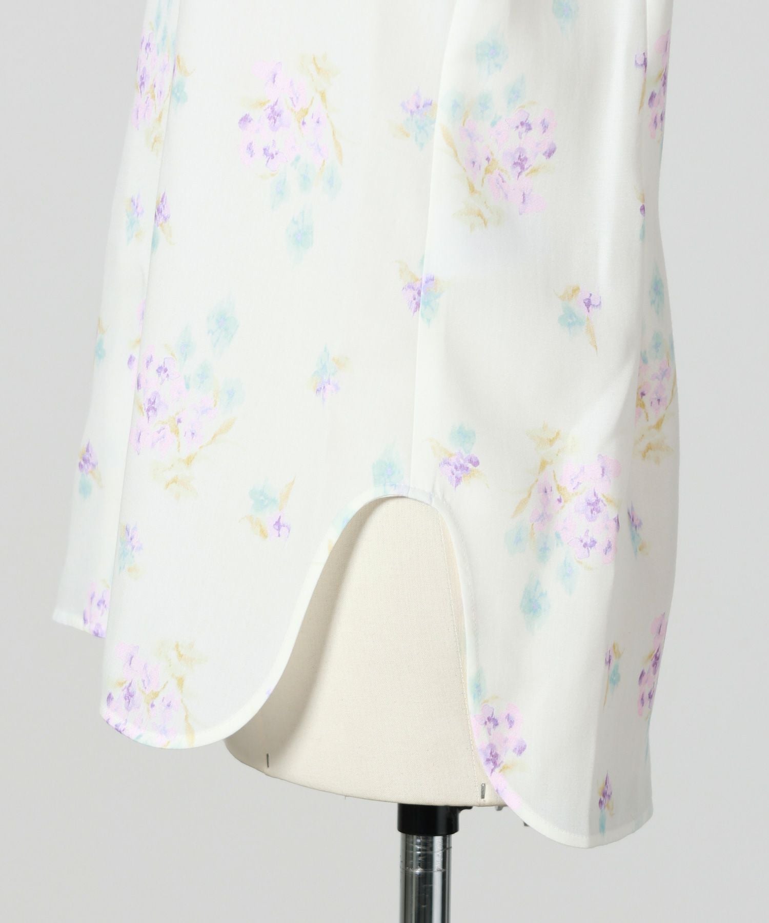Mame Kurogouchi(マメ クロゴウチ)】 Floral Motif Printed Shirt