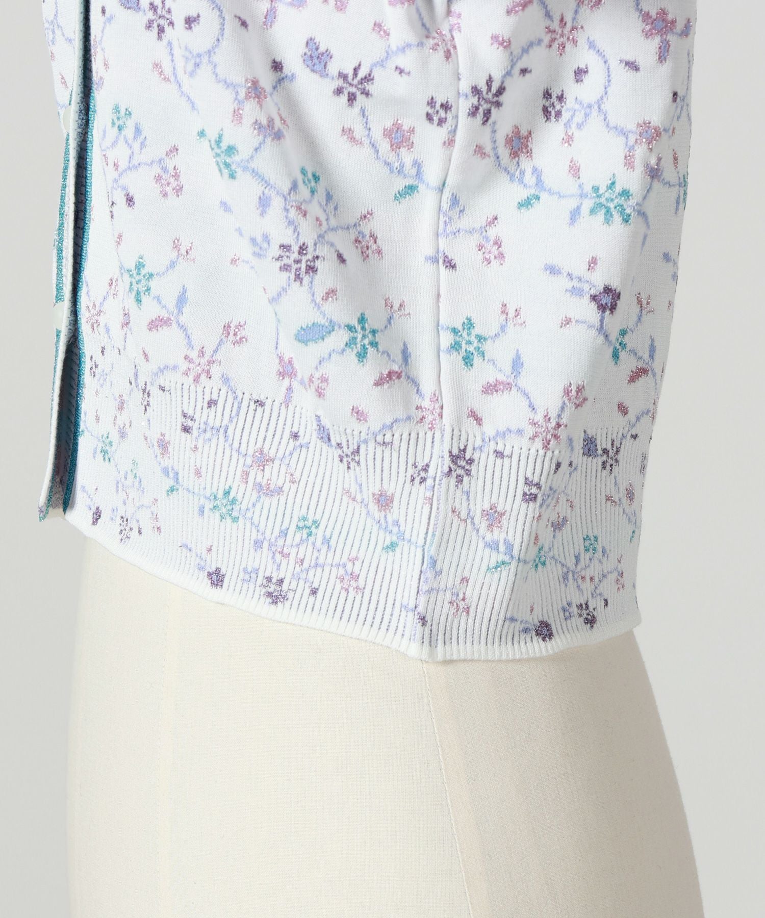 Mame Kurogouchi(マメ クロゴウチ)】 Floral Motif Glitter Knit