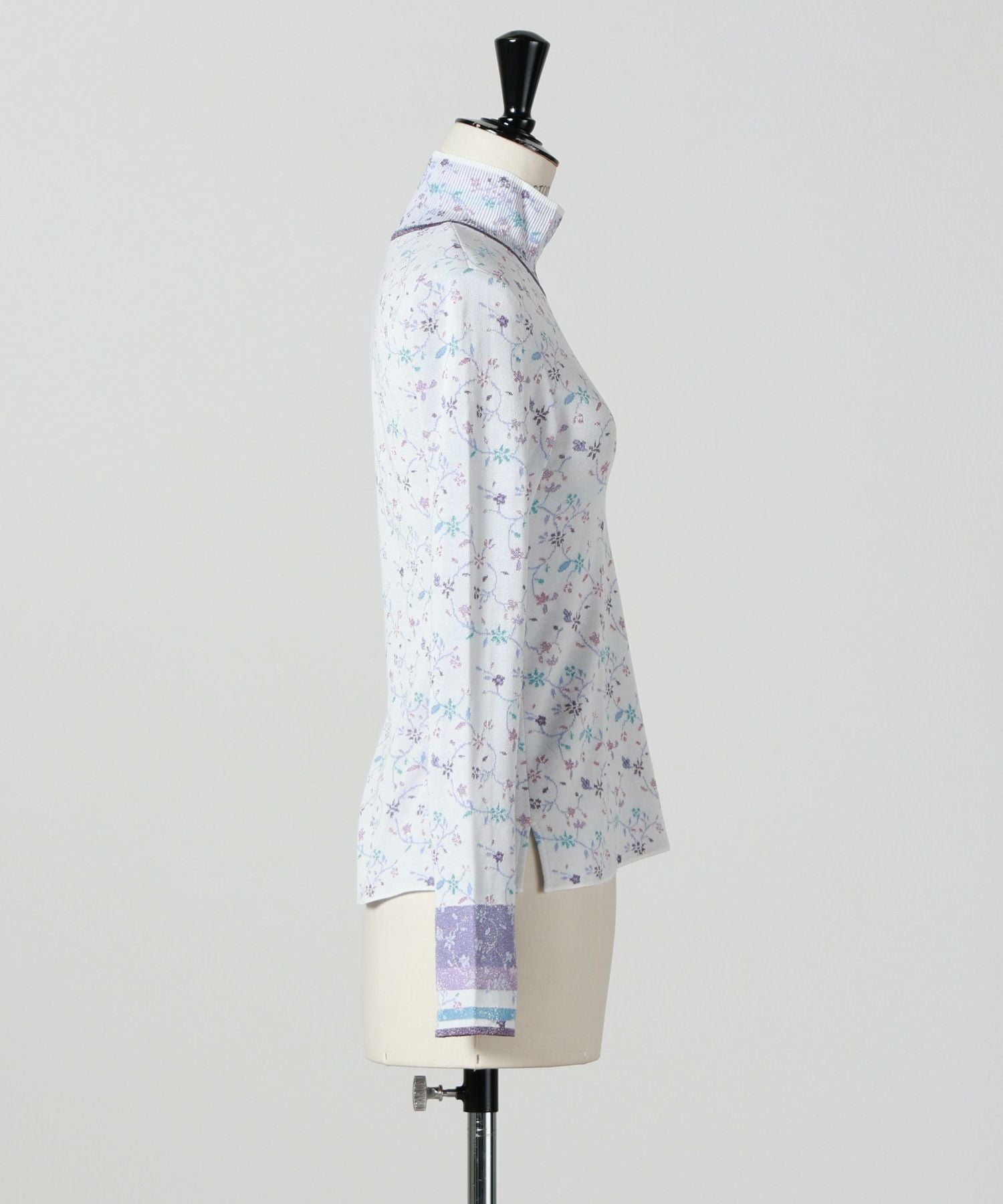 Mame Kurogouchi(マメ クロゴウチ)】 Floral Motif Glitter High Neck