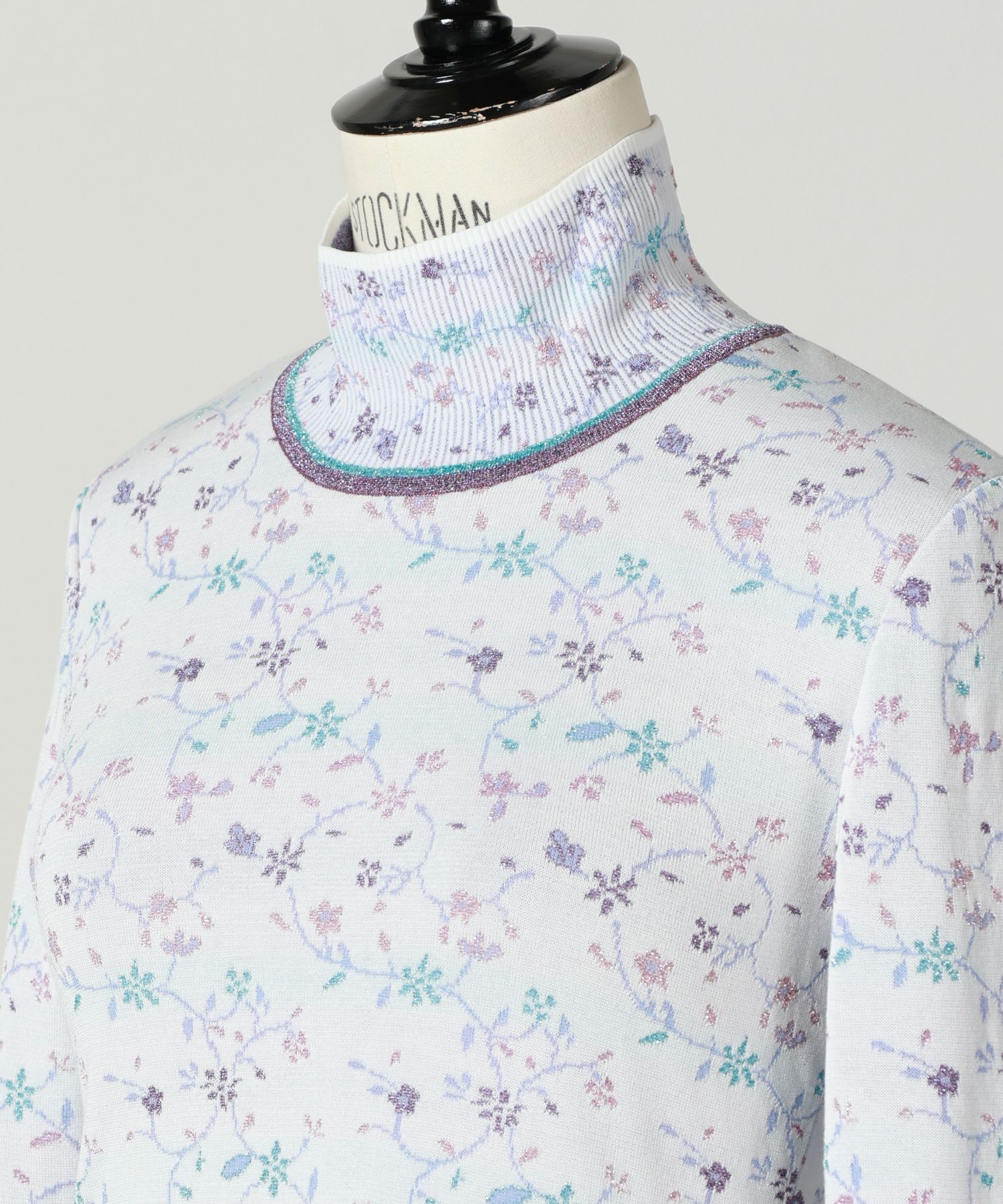 Mame Kurogouchi(マメ クロゴウチ)】 Floral Motif Glitter High Neck