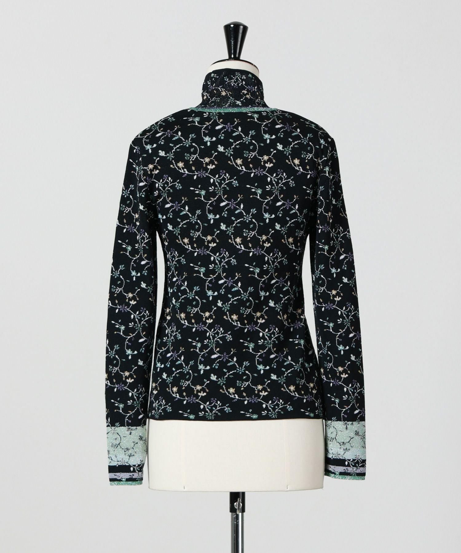 Mame Kurogouchi(マメ クロゴウチ)】 Floral Motif Glitter High Neck