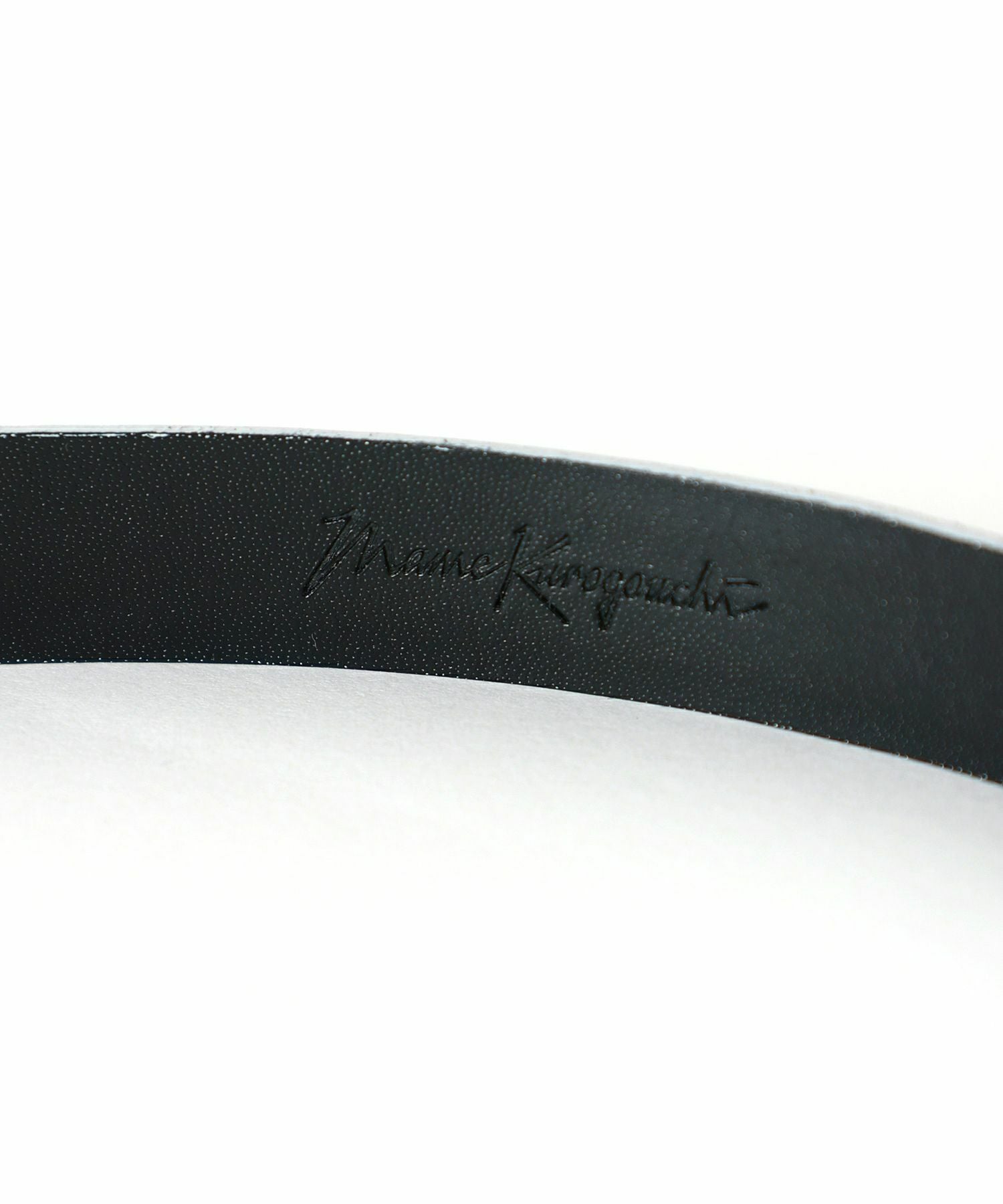 Mame Kurogouchi(マメ クロゴウチ)】 Cow Hide Leather Narrow Belt