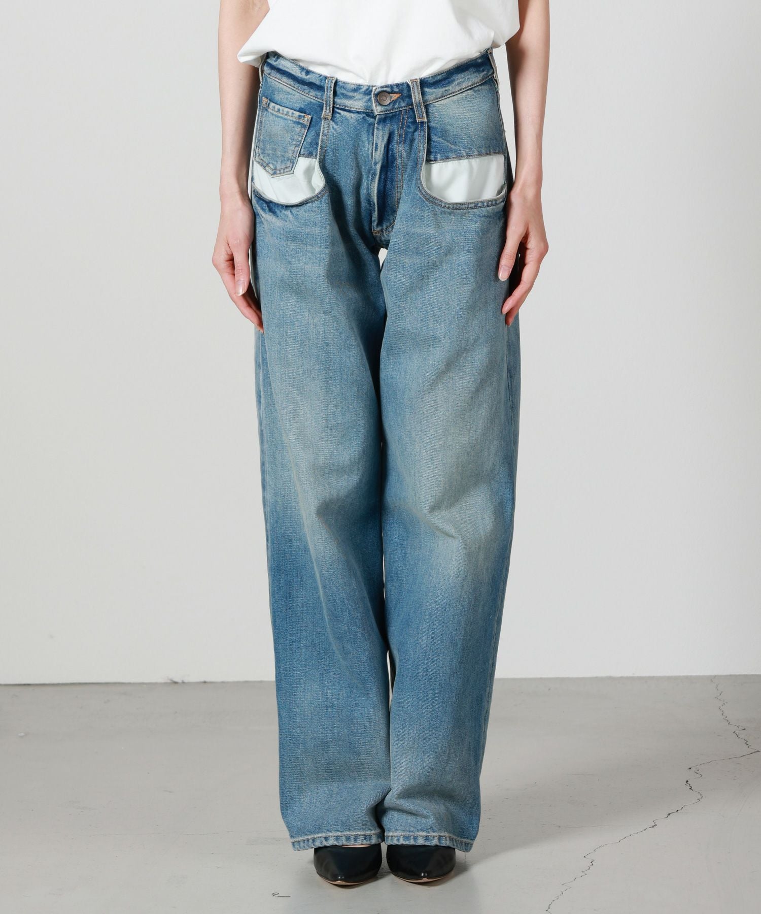 Maison Margiela(メゾンマルジェラ)】 STRAIGHT JEANS WITH CONTRASTED