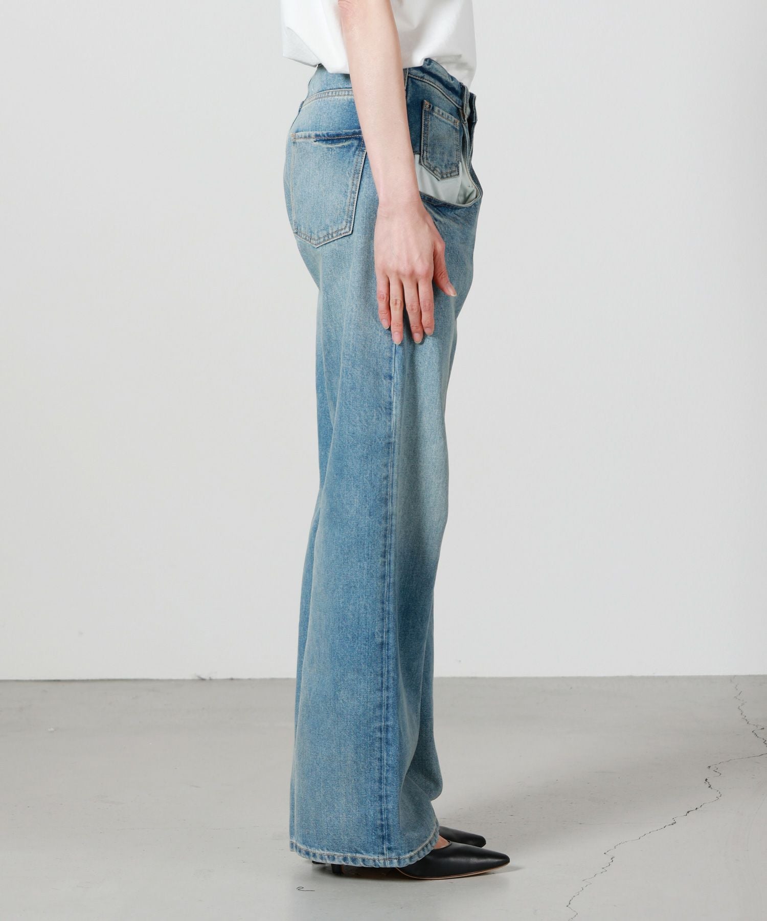 Maison Margiela(メゾンマルジェラ)】 STRAIGHT JEANS WITH CONTRASTED