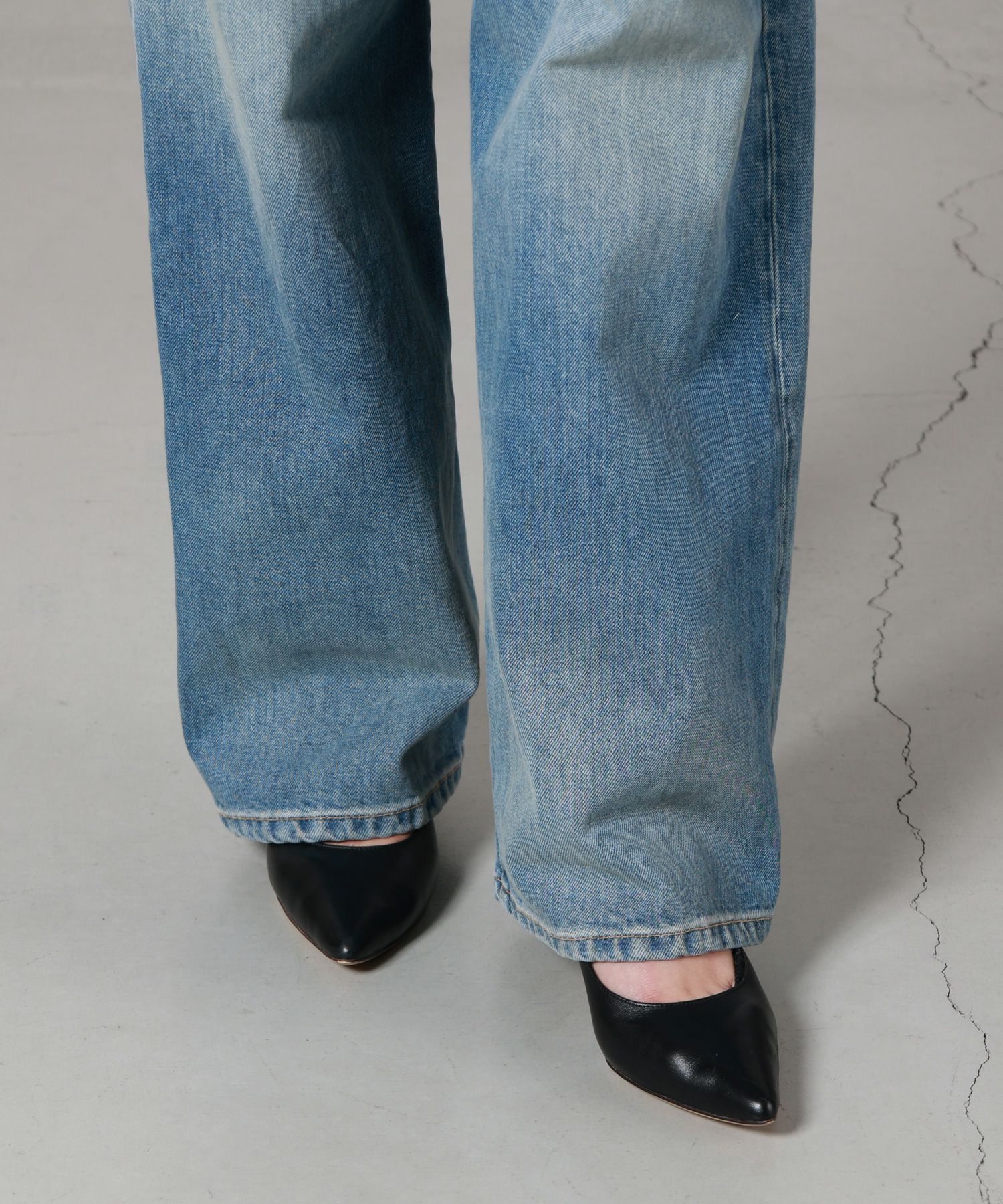 Maison Margiela(メゾンマルジェラ)】 STRAIGHT JEANS WITH CONTRASTED