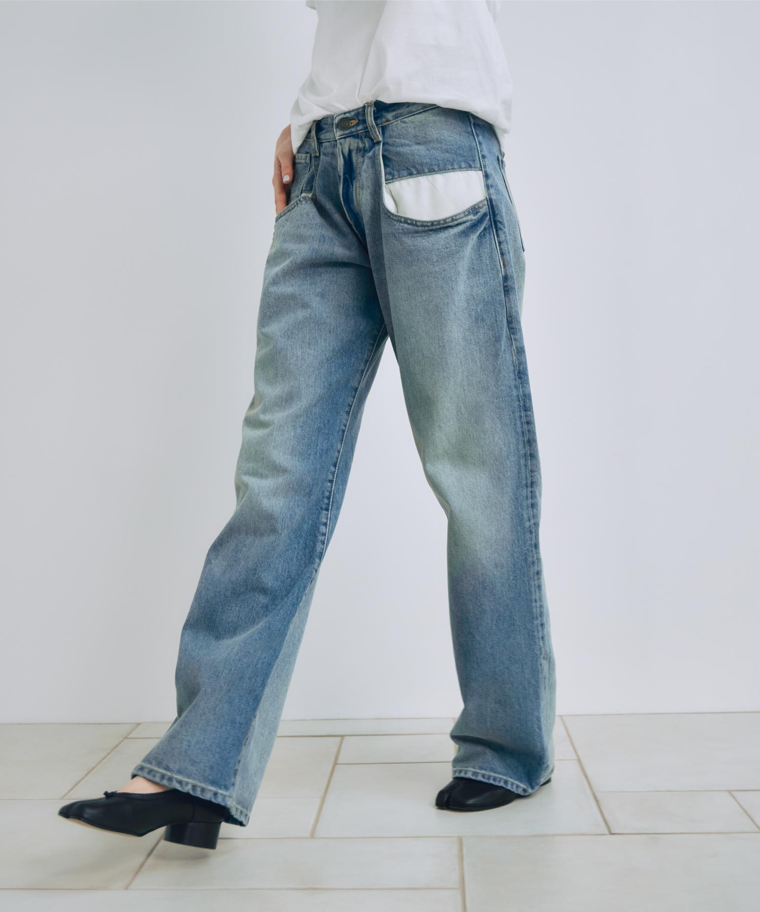 Maison Margiela(メゾンマルジェラ)】 STRAIGHT JEANS WITH CONTRASTED 