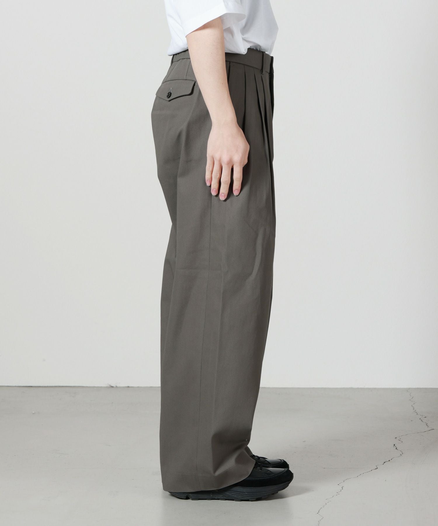 MARKAWARE(マーカウェア)】 TRIPLE PLEATED WIDE TROUSERS ORGANIC