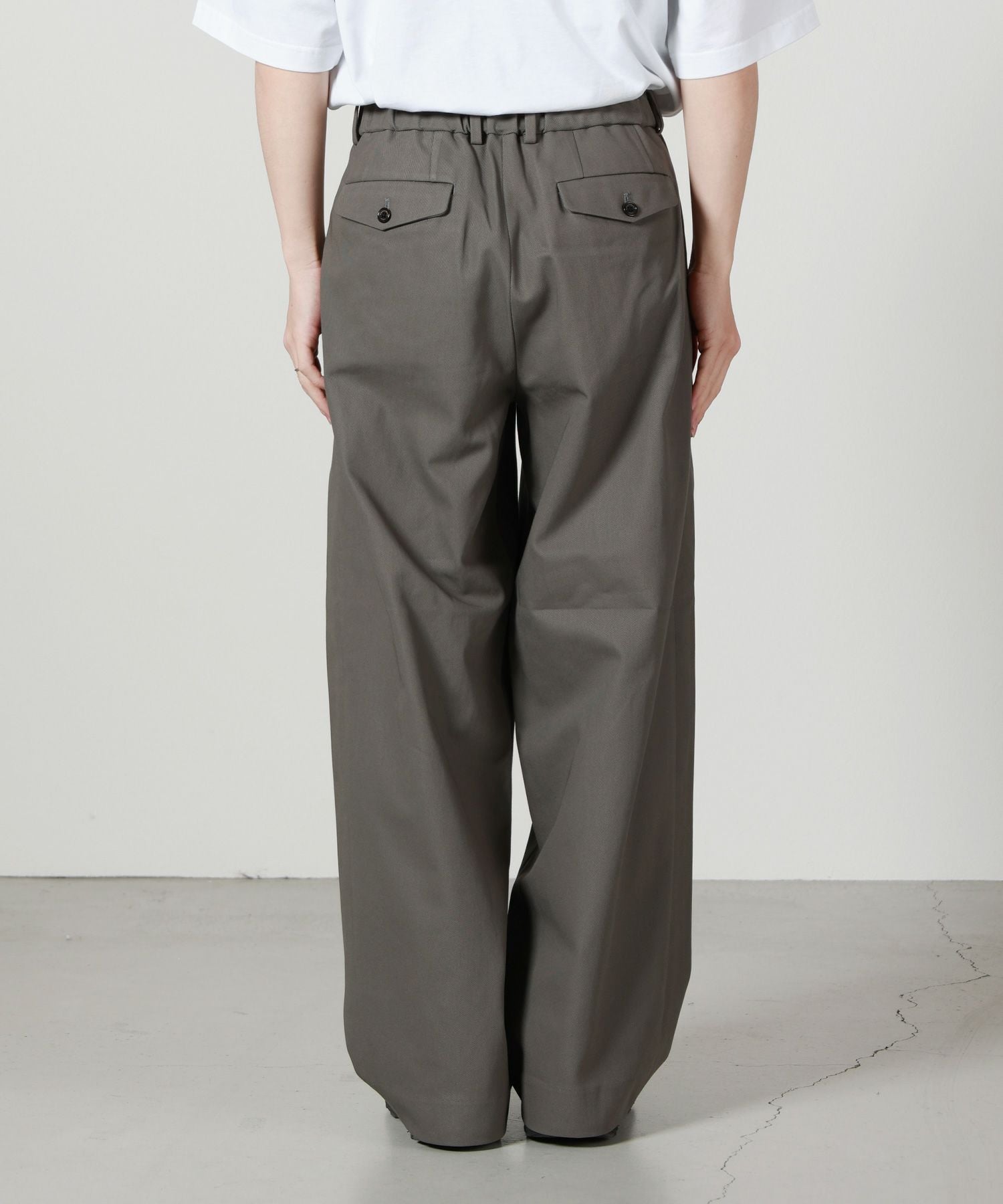 MARKAWARE(マーカウェア)】 TRIPLE PLEATED WIDE TROUSERS ORGANIC