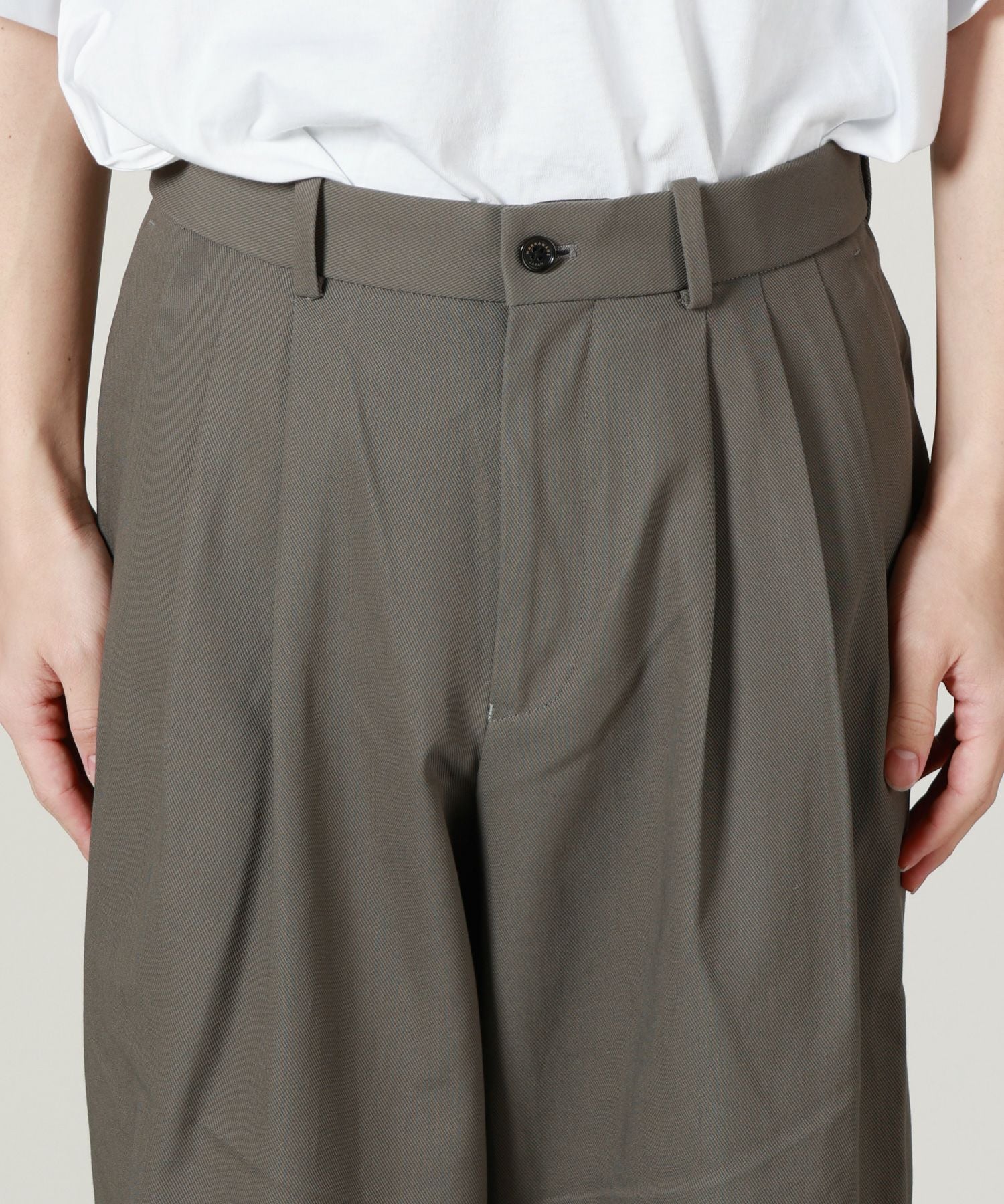 MARKAWARE(マーカウェア)】 TRIPLE PLEATED WIDE TROUSERS ORGANIC