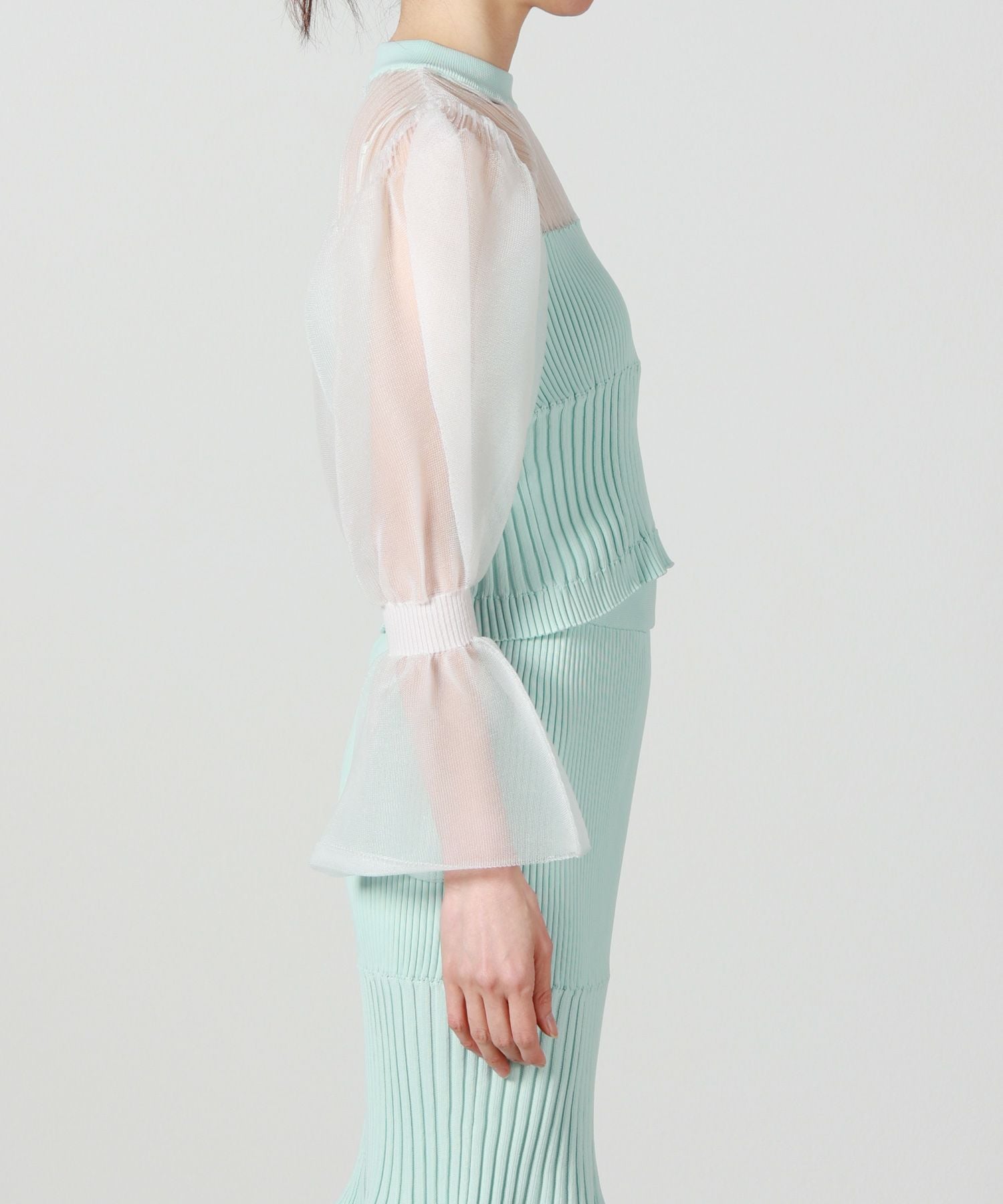 CFCL(シーエフシーエル)】 FLUTED LUCENT MARIE SLEEVE TOP｜PARIGOT