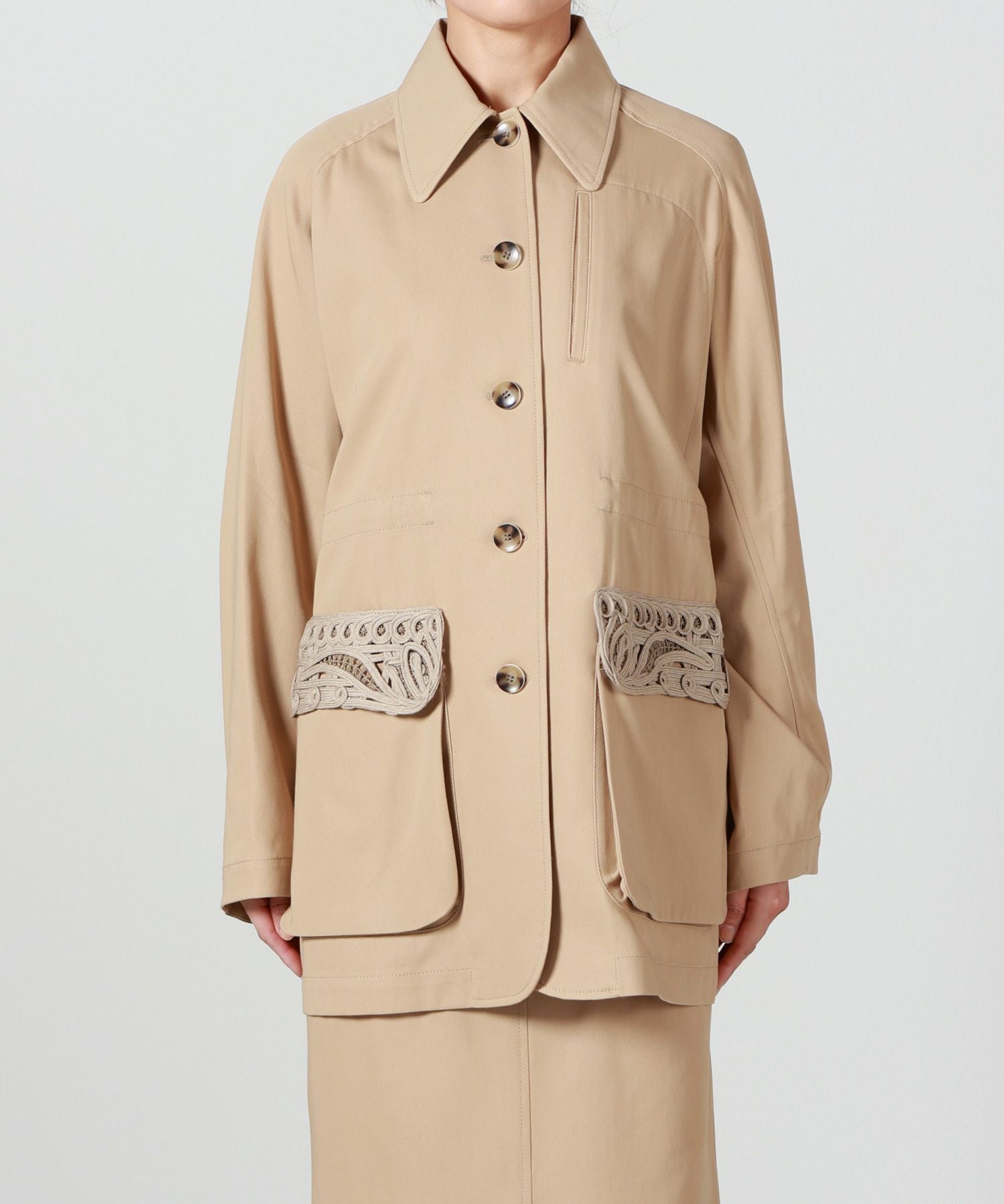 Mame Kurogouchi(マメ クロゴウチ)】 Cording Embroidery Detailed