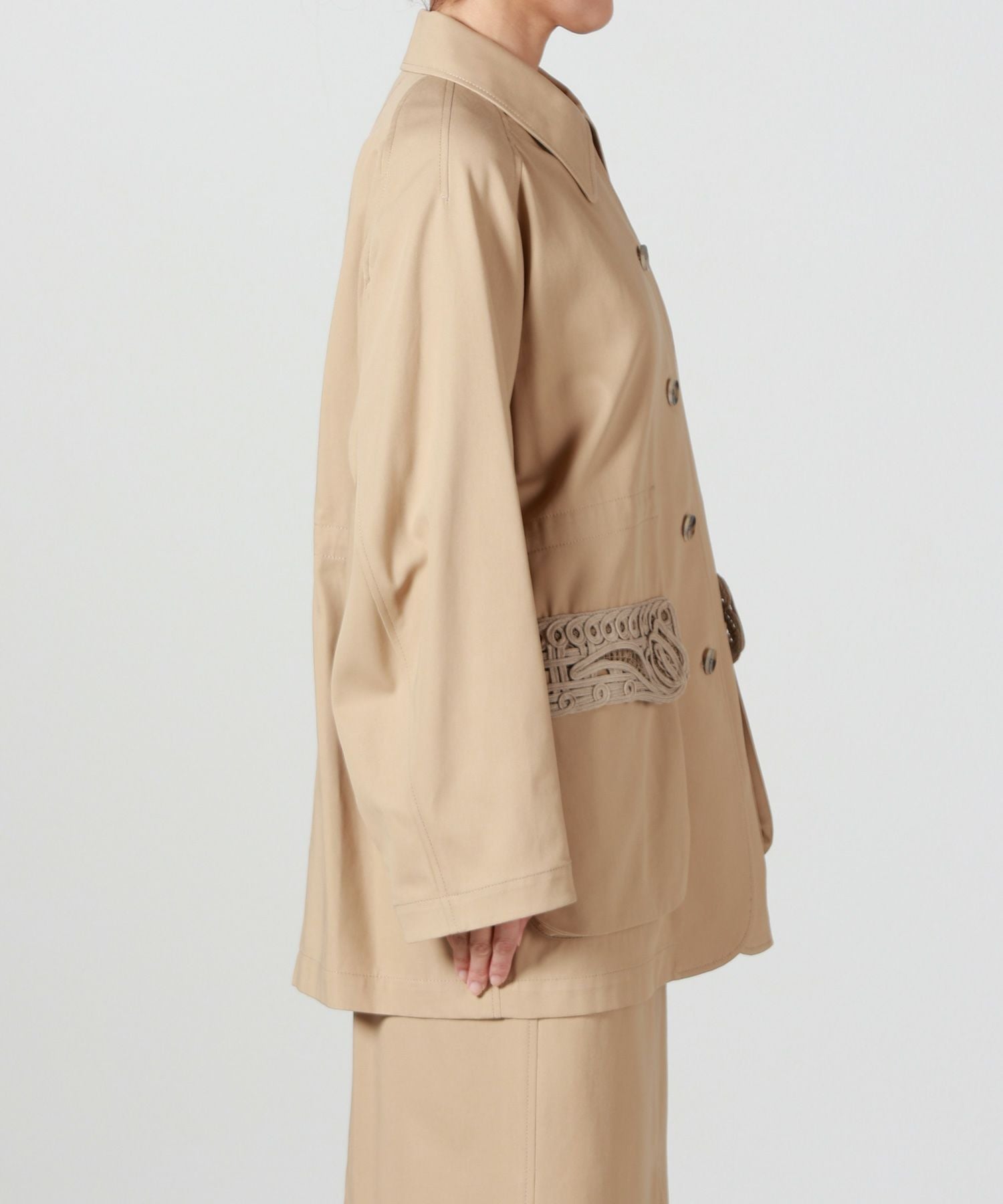 Mame Kurogouchi(マメ クロゴウチ)】 Cording Embroidery Detailed