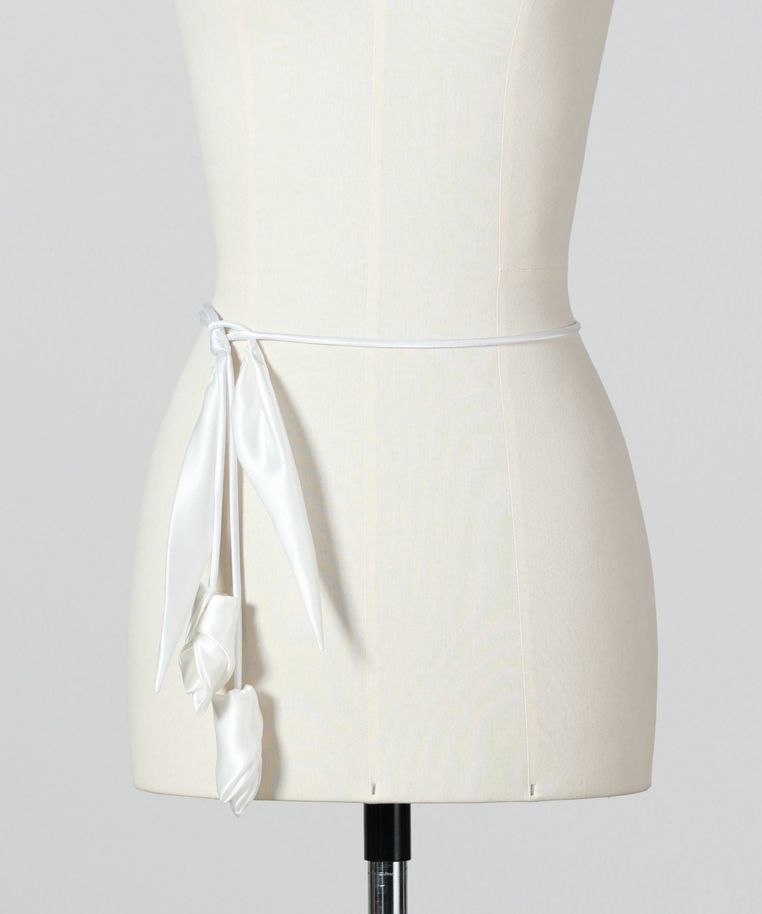 Mame Kurogouchi(マメ クロゴウチ)】 Floral Motif Silk Belt｜PARIGOT