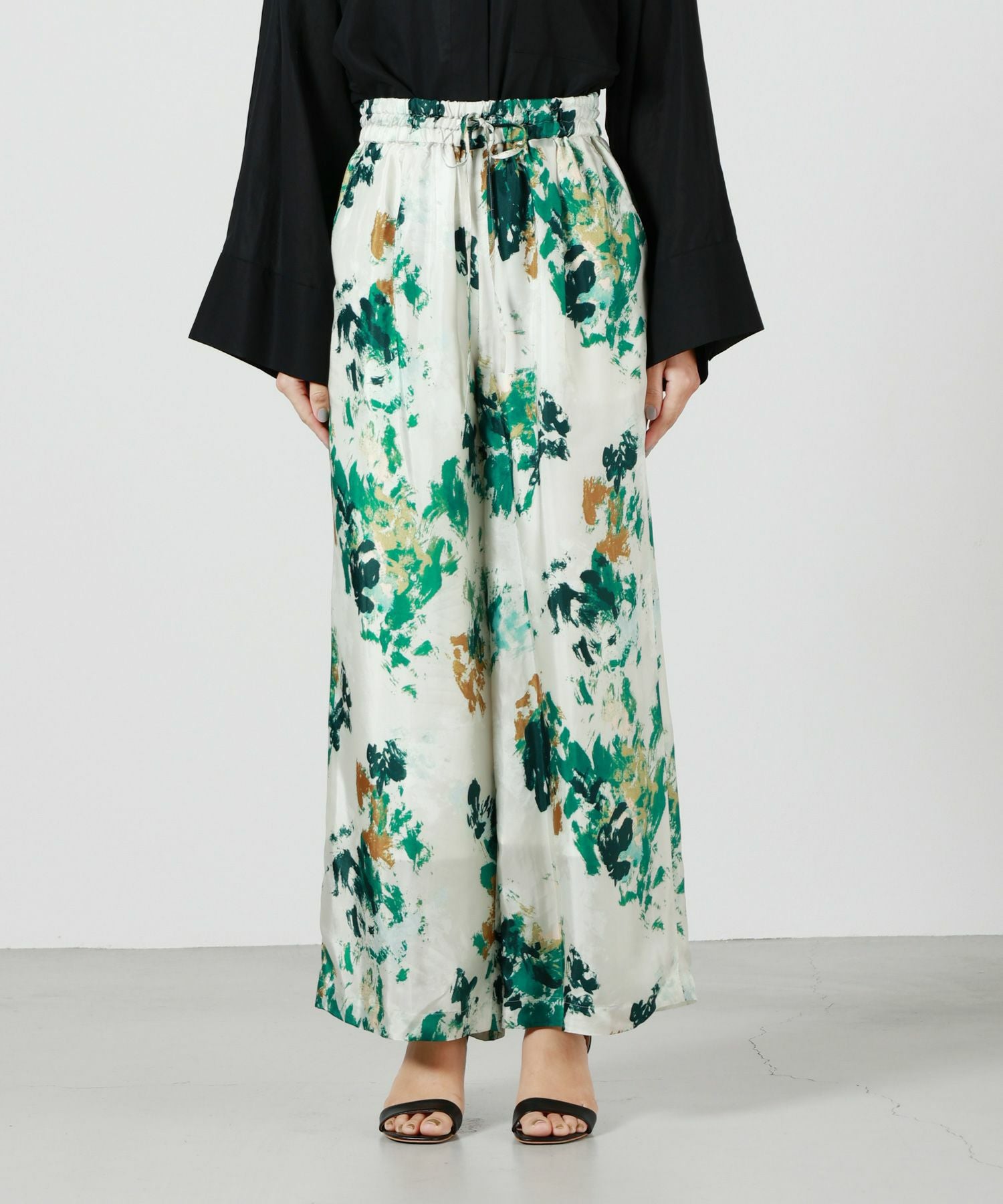 SACRA(サクラ)】 BLURRED FLORA WIDE PANTS｜PARIGOT ONLINE（パリゴ
