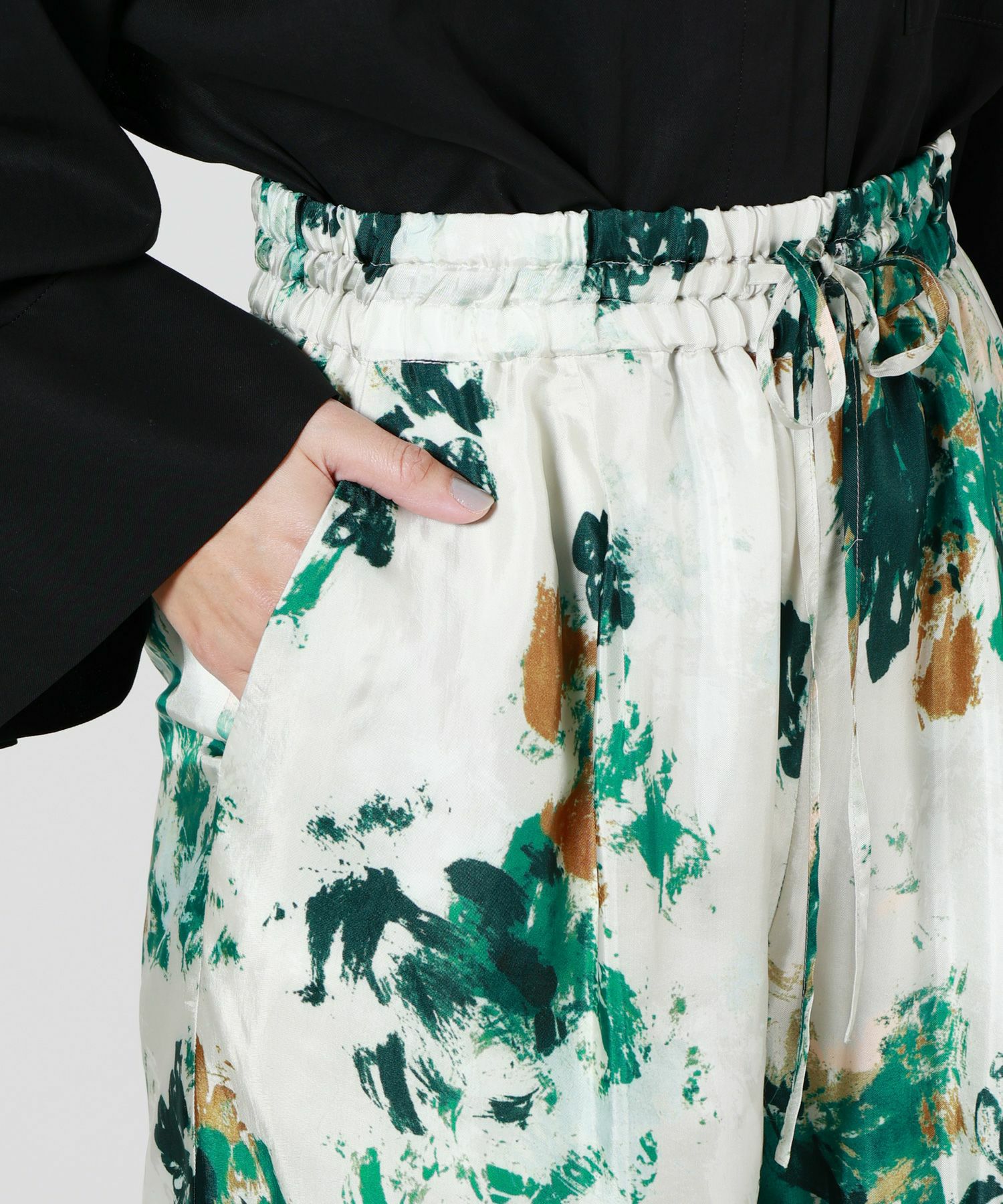 SACRA(サクラ)】 BLURRED FLORA WIDE PANTS｜PARIGOT ONLINE（パリゴ