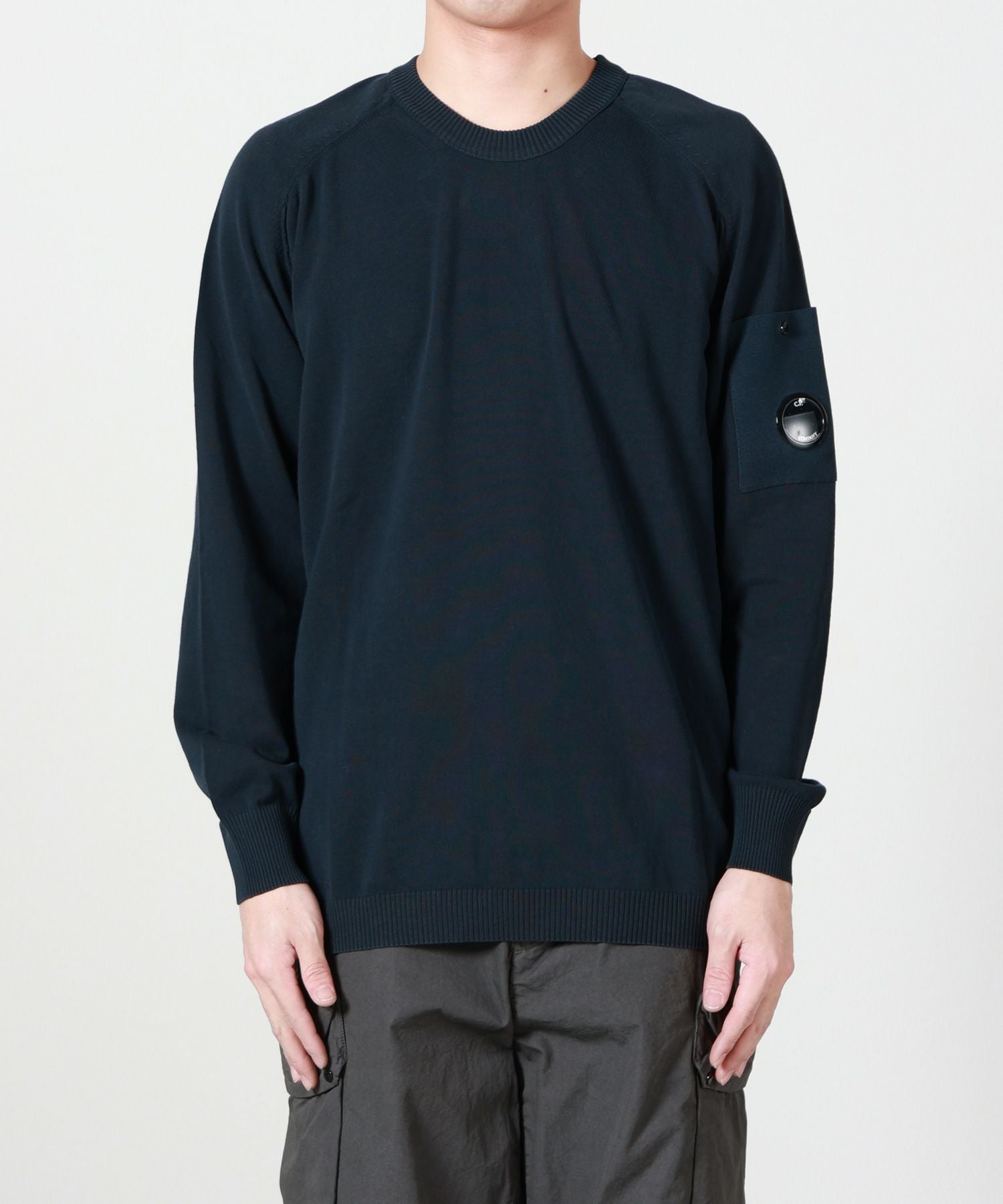 C.P. Company(シーピーカンパニー)】 CTTN CREPE CREWNECK LENS